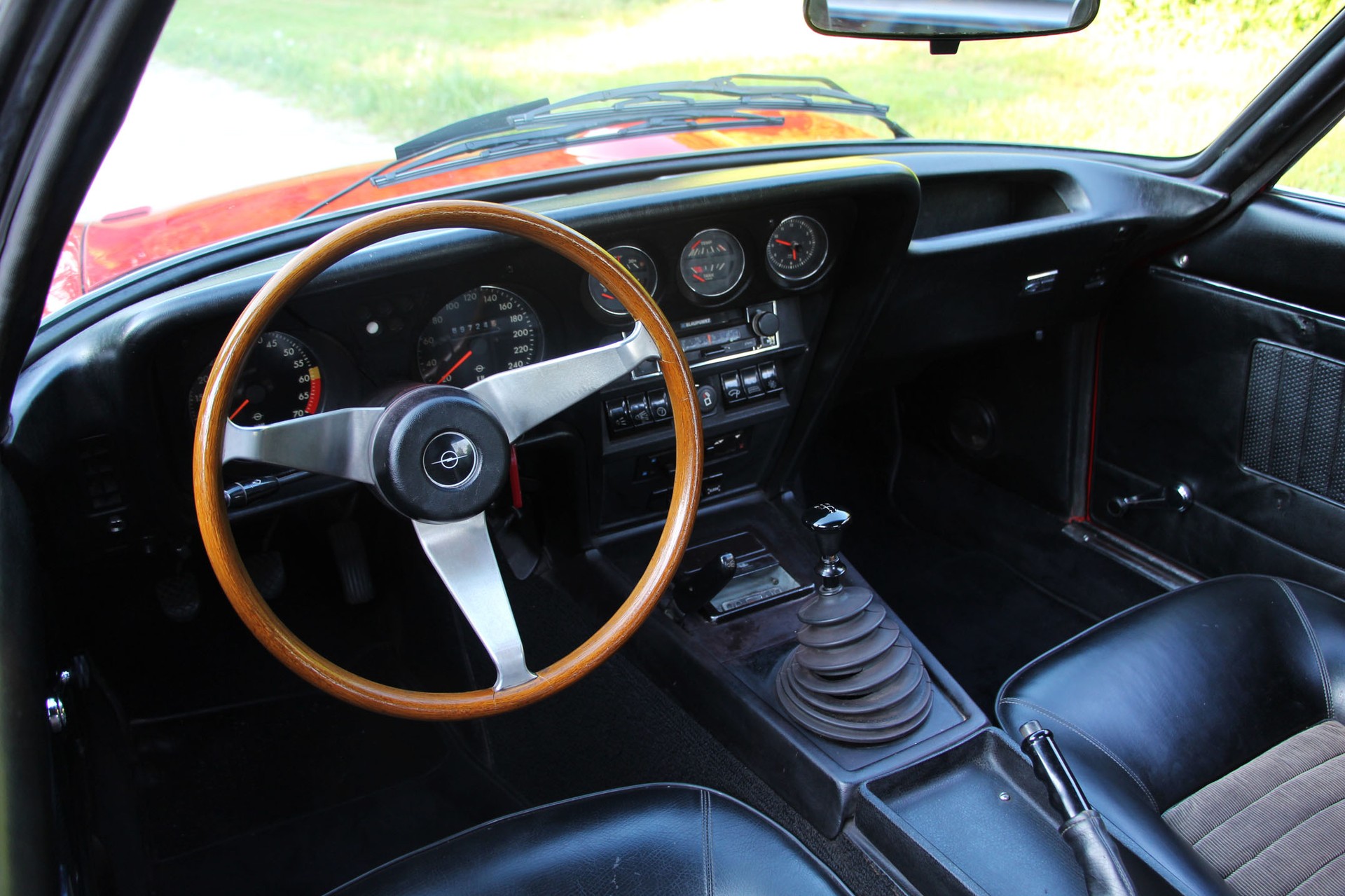 OPEL GT 1900-image-6