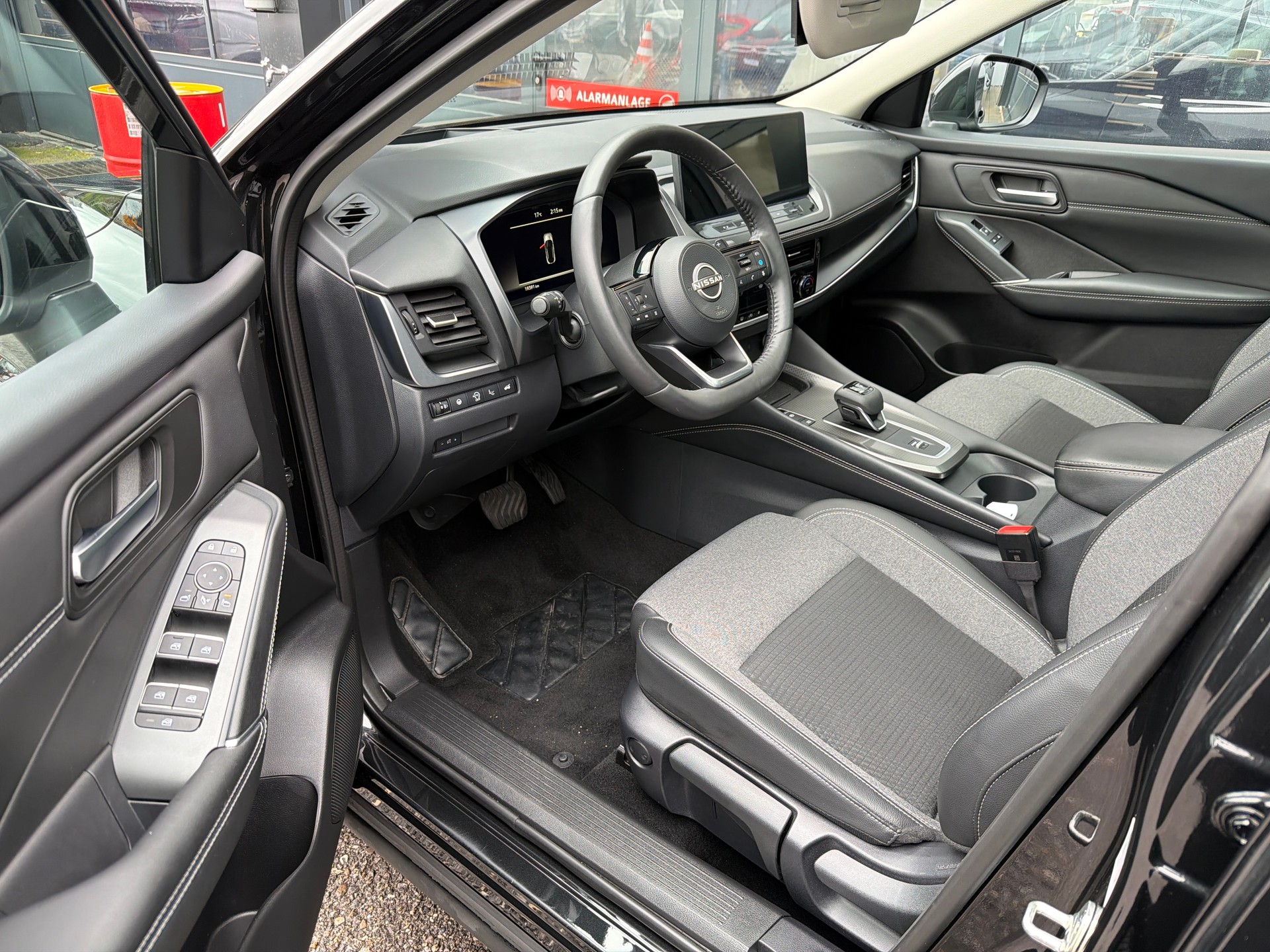 NISSAN Qashqai 1.3 DIG-T MHEV Acenta Xtronic-image-8