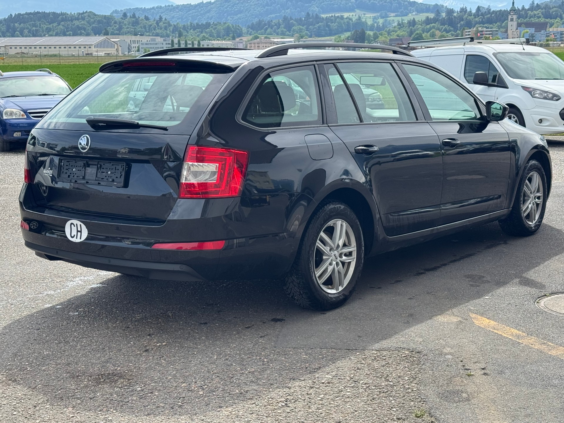 SKODA Octavia Combi 1.6 TDI Elegance 4x4-image-13