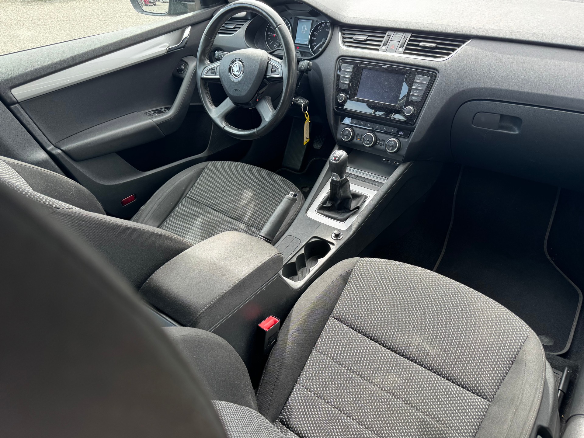 SKODA Octavia Combi 1.6 TDI Elegance 4x4-image-7