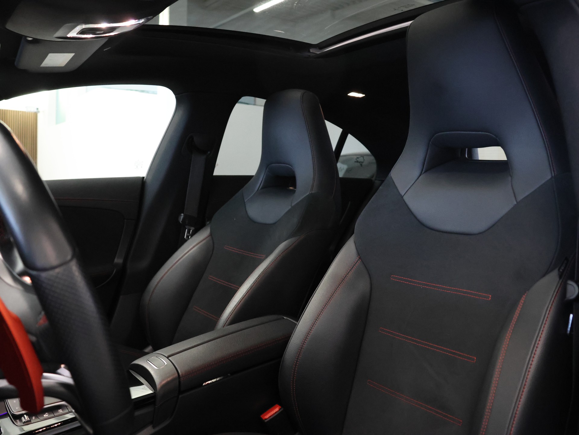 MERCEDES-BENZ CLA 250 4Matic AMG Line 7G-DCT *Panorama* *Burmester* *360 Kamera*-image-16