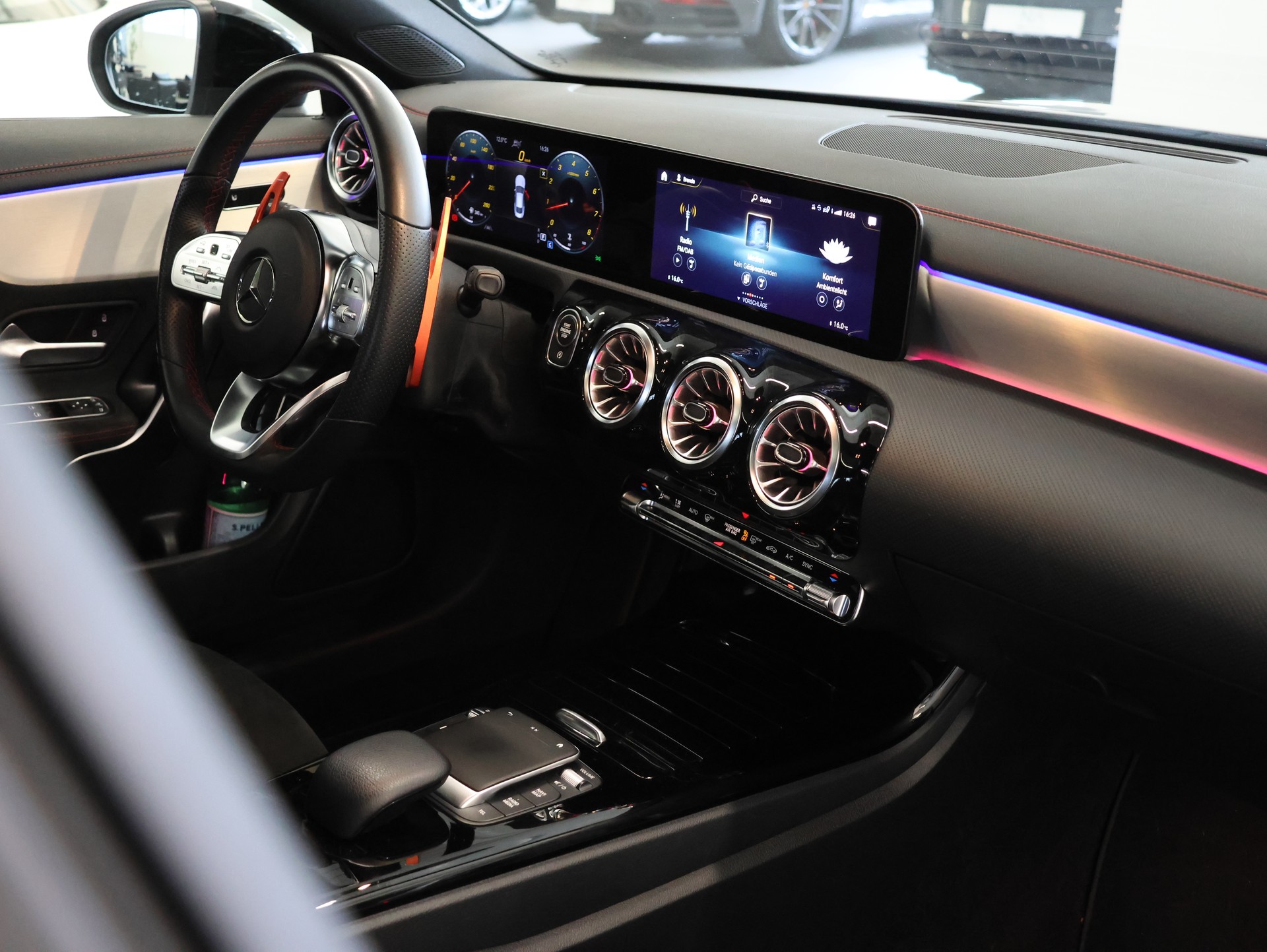 MERCEDES-BENZ CLA 250 4Matic AMG Line 7G-DCT *Panorama* *Burmester* *360 Kamera*-image-18