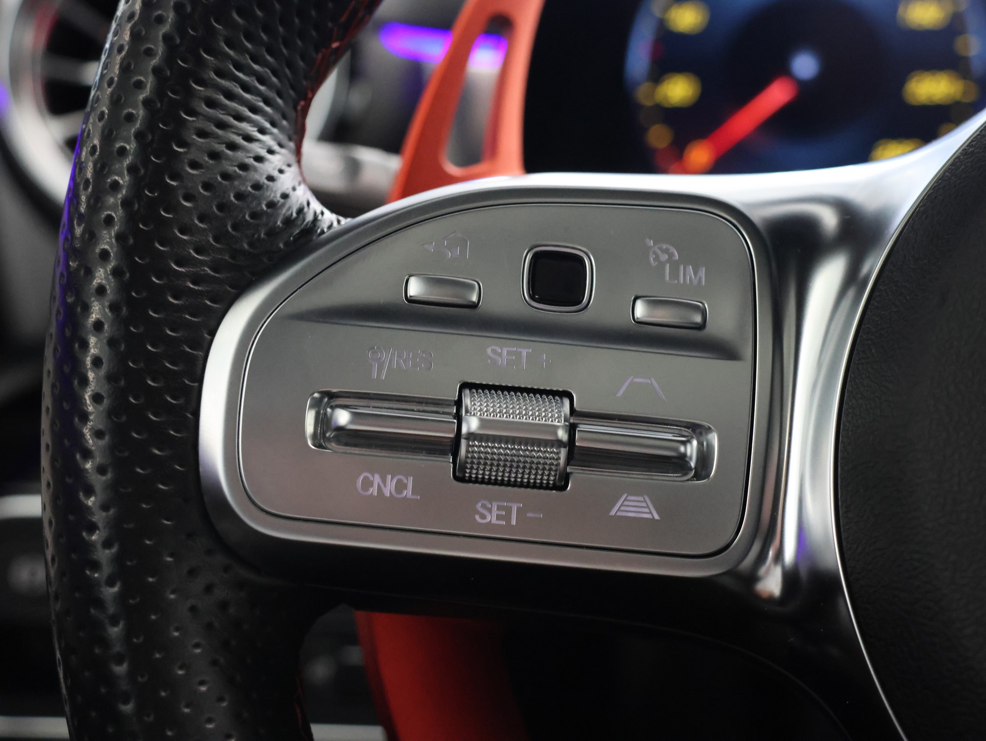 MERCEDES-BENZ CLA 250 4Matic AMG Line 7G-DCT *Panorama* *Burmester* *360 Kamera*-image-21