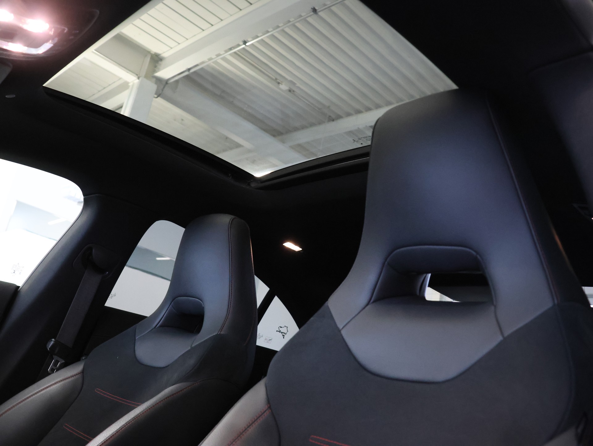 MERCEDES-BENZ CLA 250 4Matic AMG Line 7G-DCT *Panorama* *Burmester* *360 Kamera*-image-17