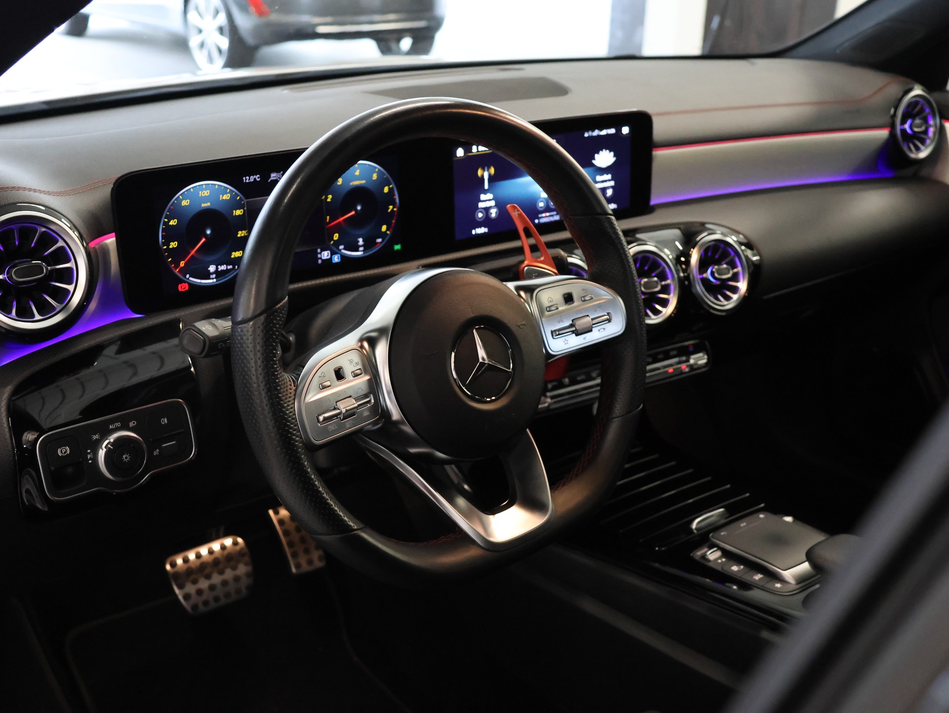 MERCEDES-BENZ CLA 250 4Matic AMG Line 7G-DCT *Panorama* *Burmester* *360 Kamera*-image-19