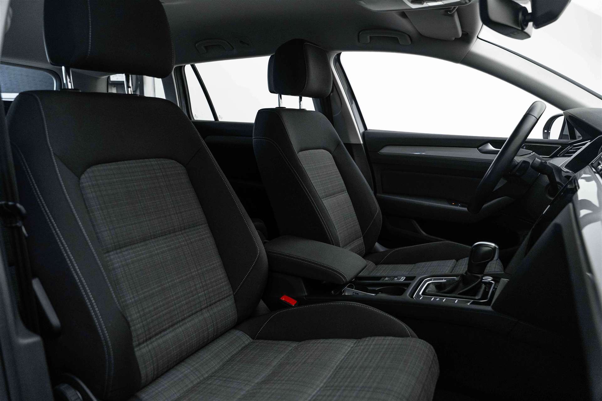 VW Passat 2.0 TDI BMT Business 4Motion DSG-image-12