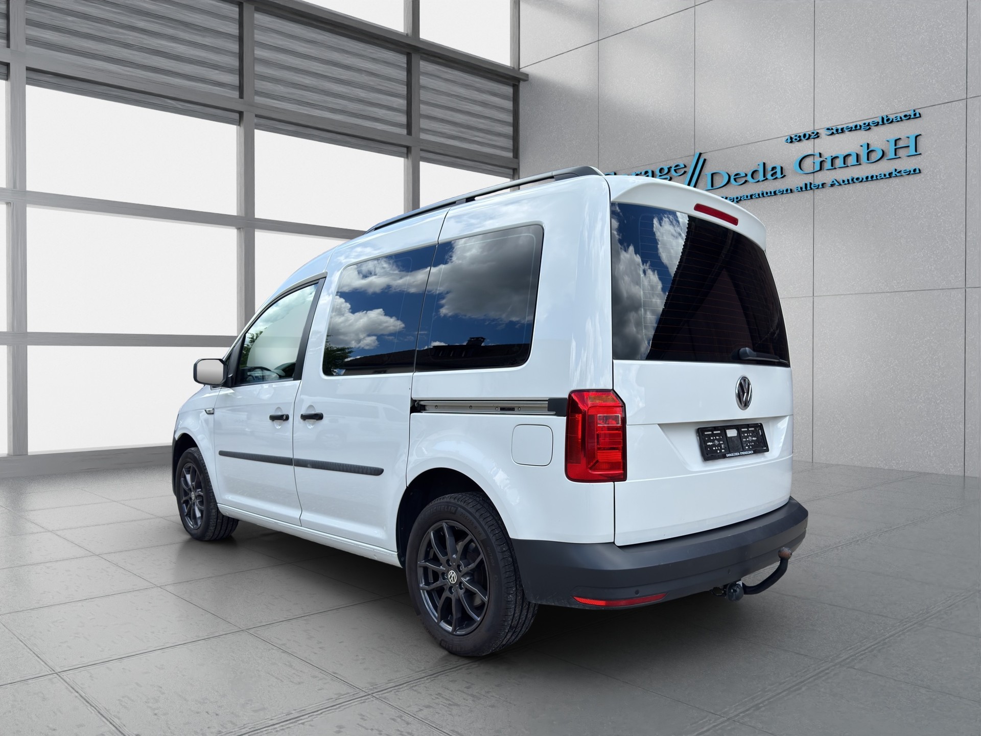 VW Caddy 2.0TDI BlueMotion Technology-image-2