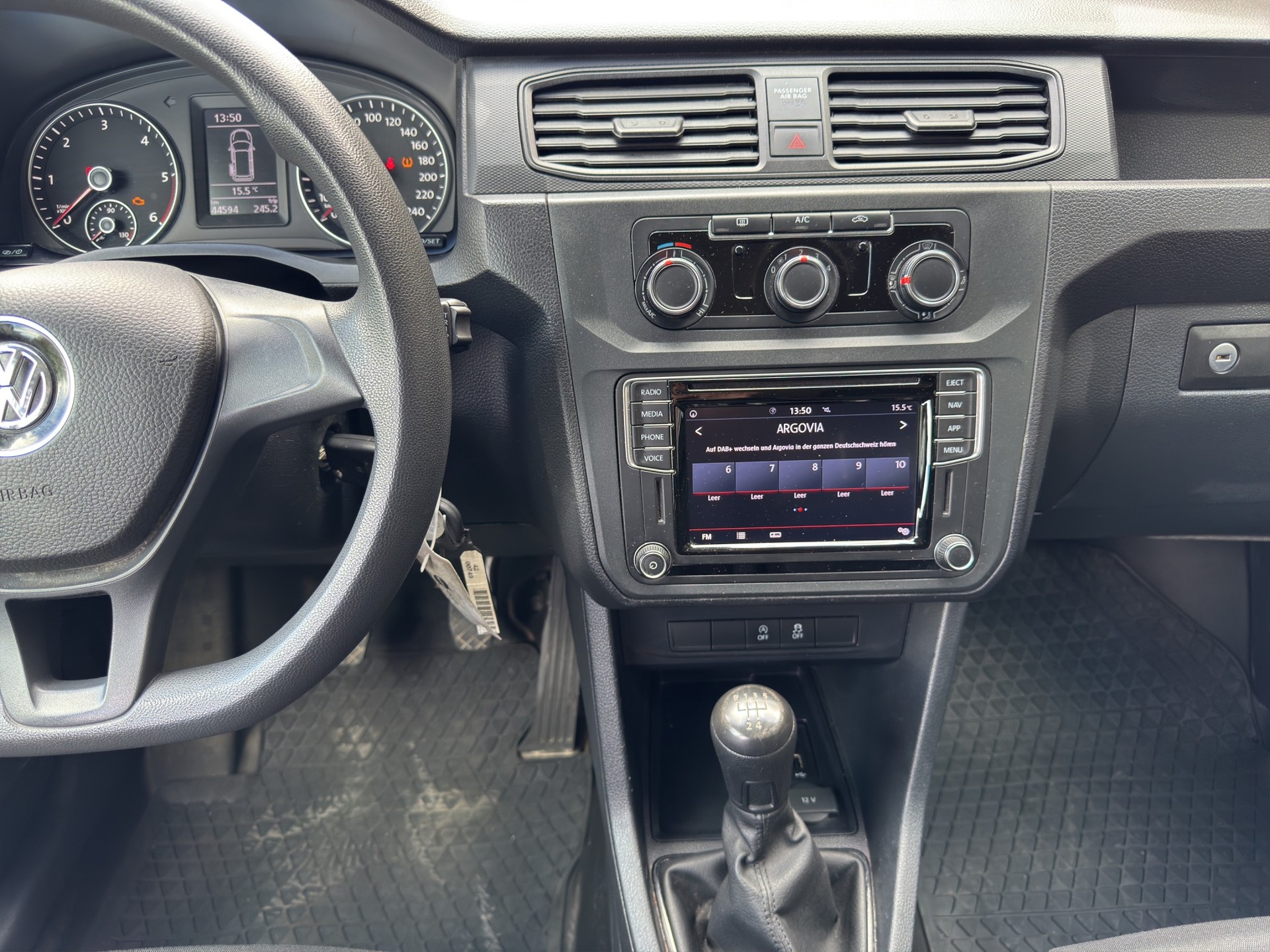VW Caddy 2.0TDI BlueMotion Technology-image-11