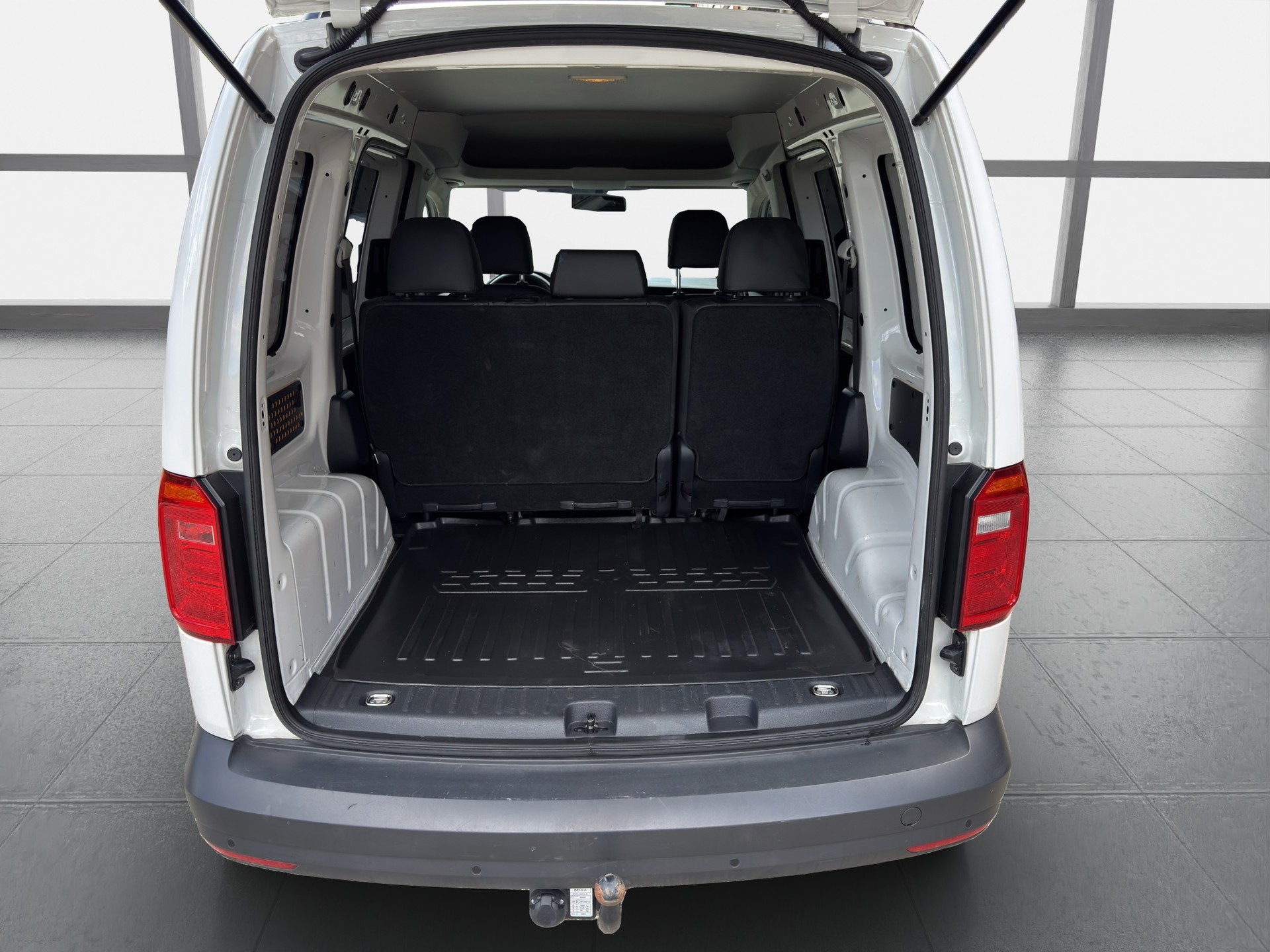 VW Caddy 2.0TDI BlueMotion Technology-image-14