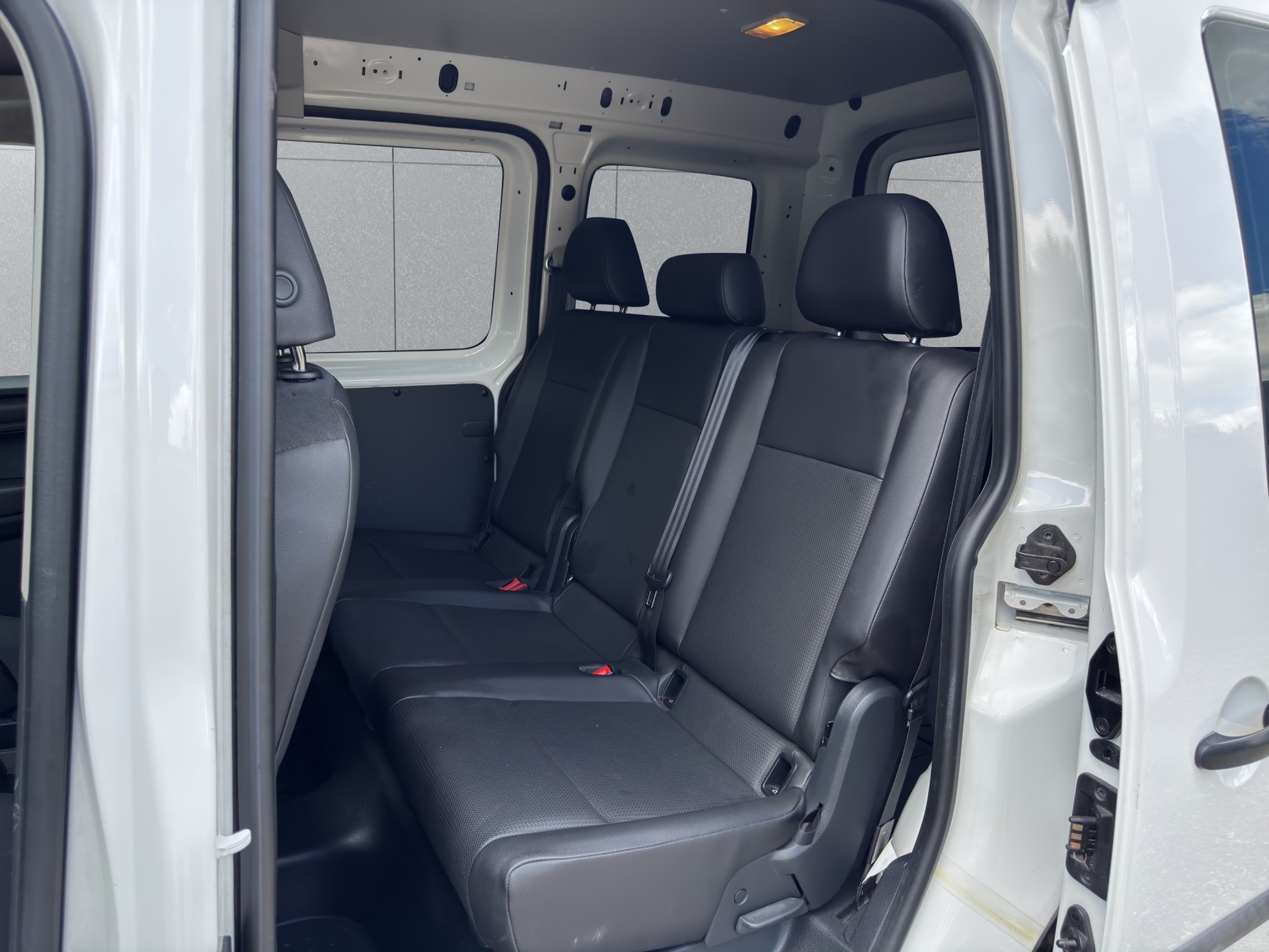 VW Caddy 2.0TDI BlueMotion Technology-image-9