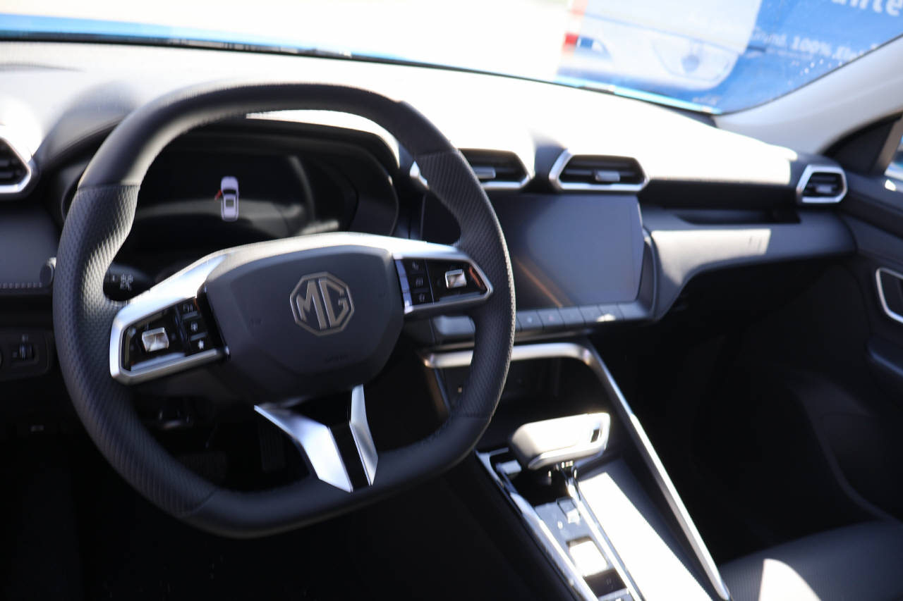 MG ZS 1.5 Hybrid+ Luxury-image-10
