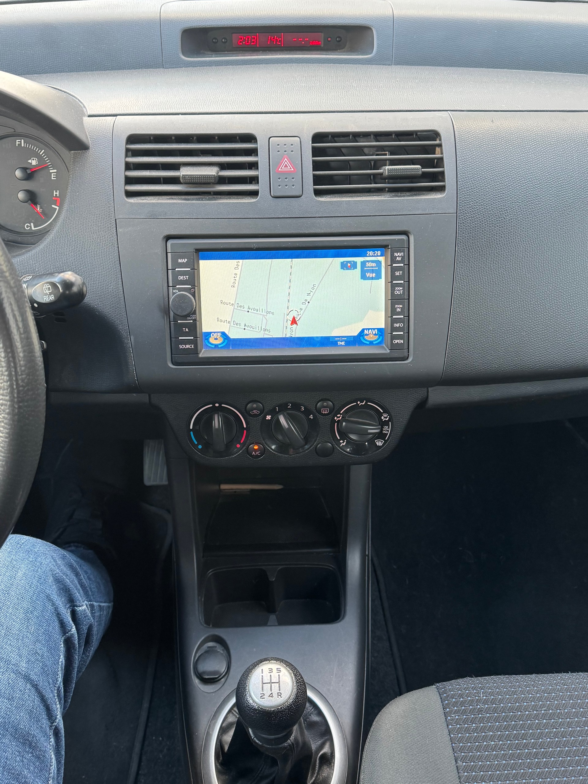 SUZUKI Swift 1.3i 16V GL Top-image-10