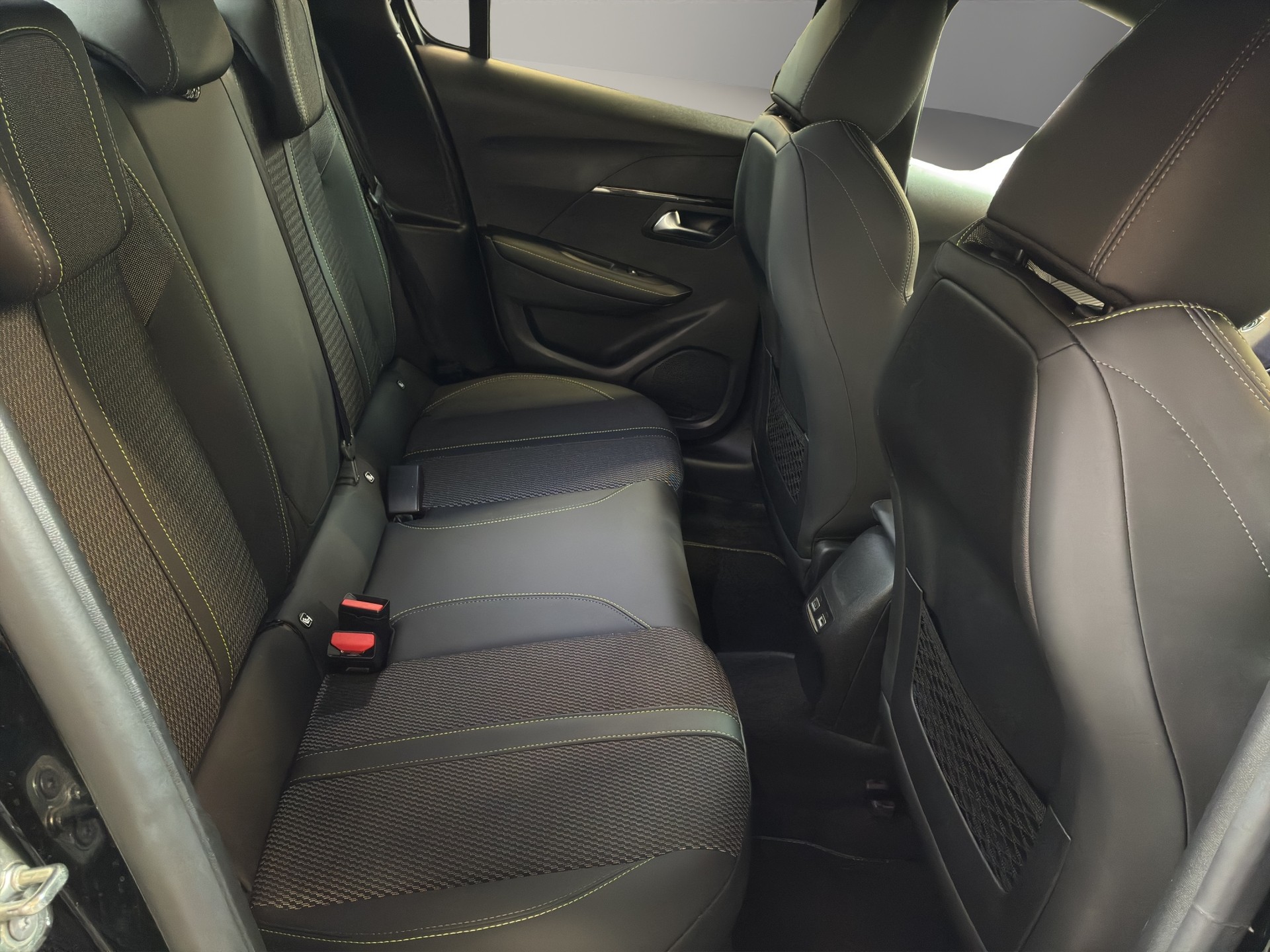 PEUGEOT 208 1.2 MHEV 145 GT-image-9