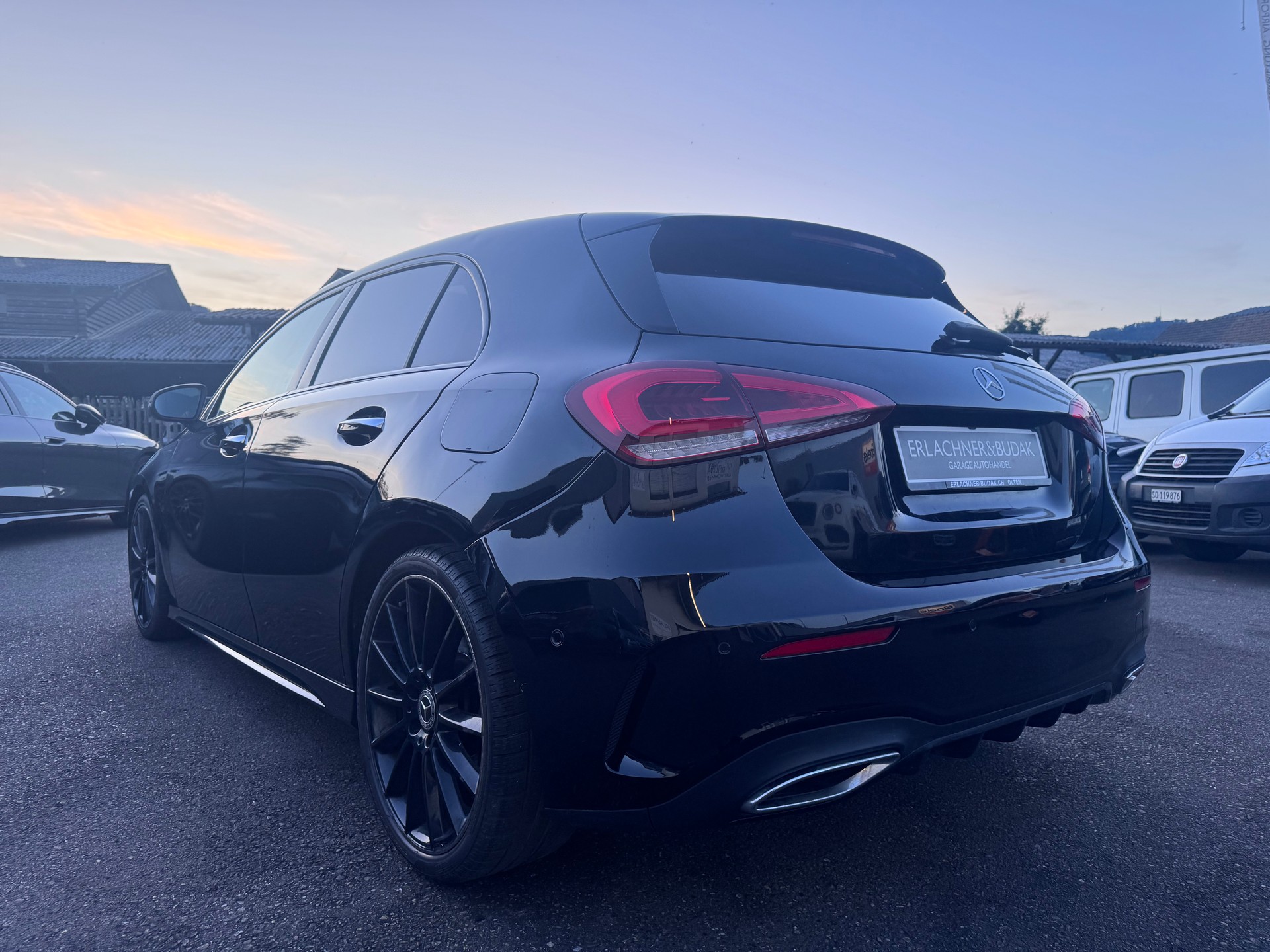 MERCEDES-BENZ A 200 AMG Line 7G-DCT-showroom-element-3