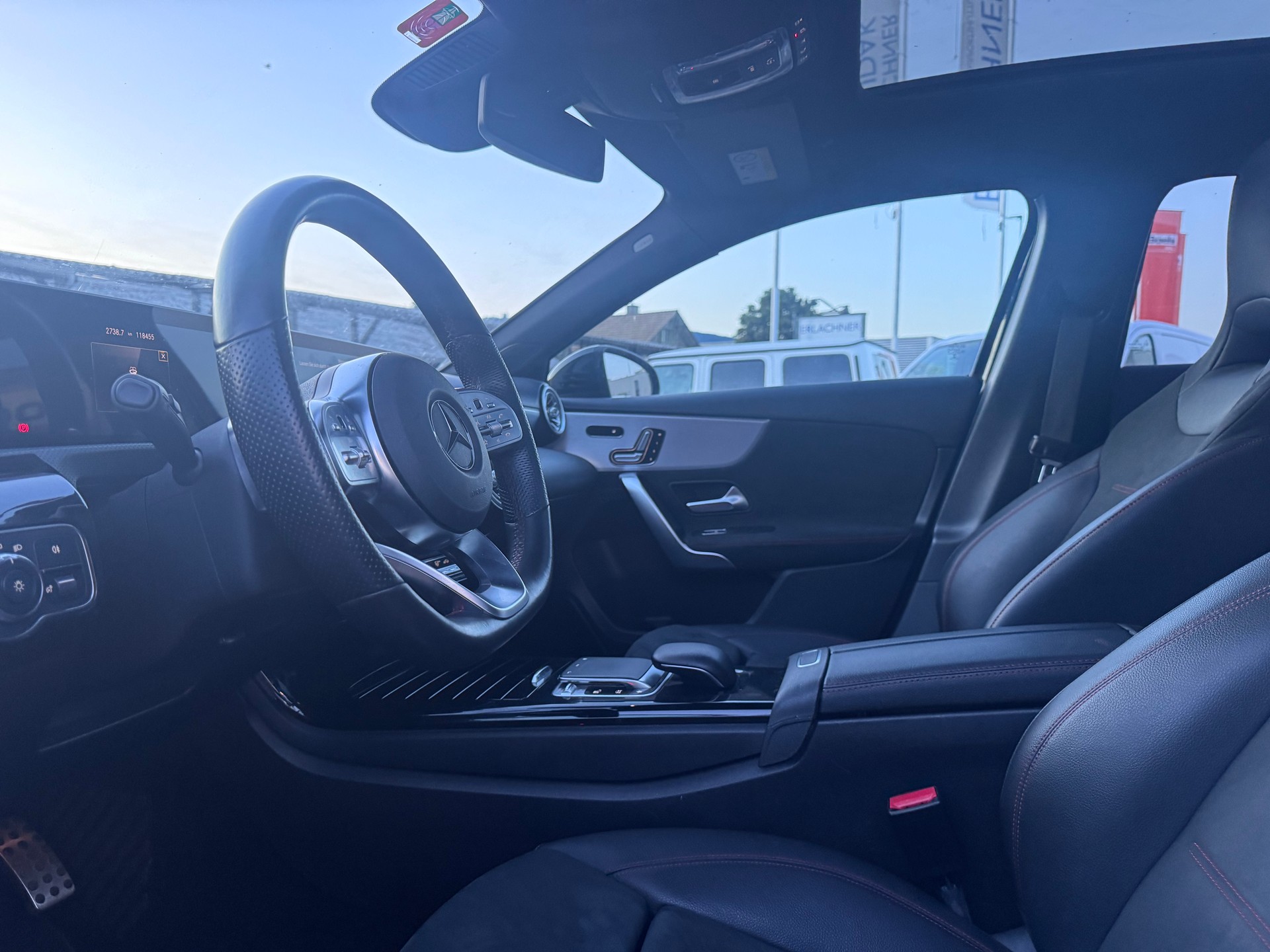 MERCEDES-BENZ A 200 AMG Line 7G-DCT-image-11