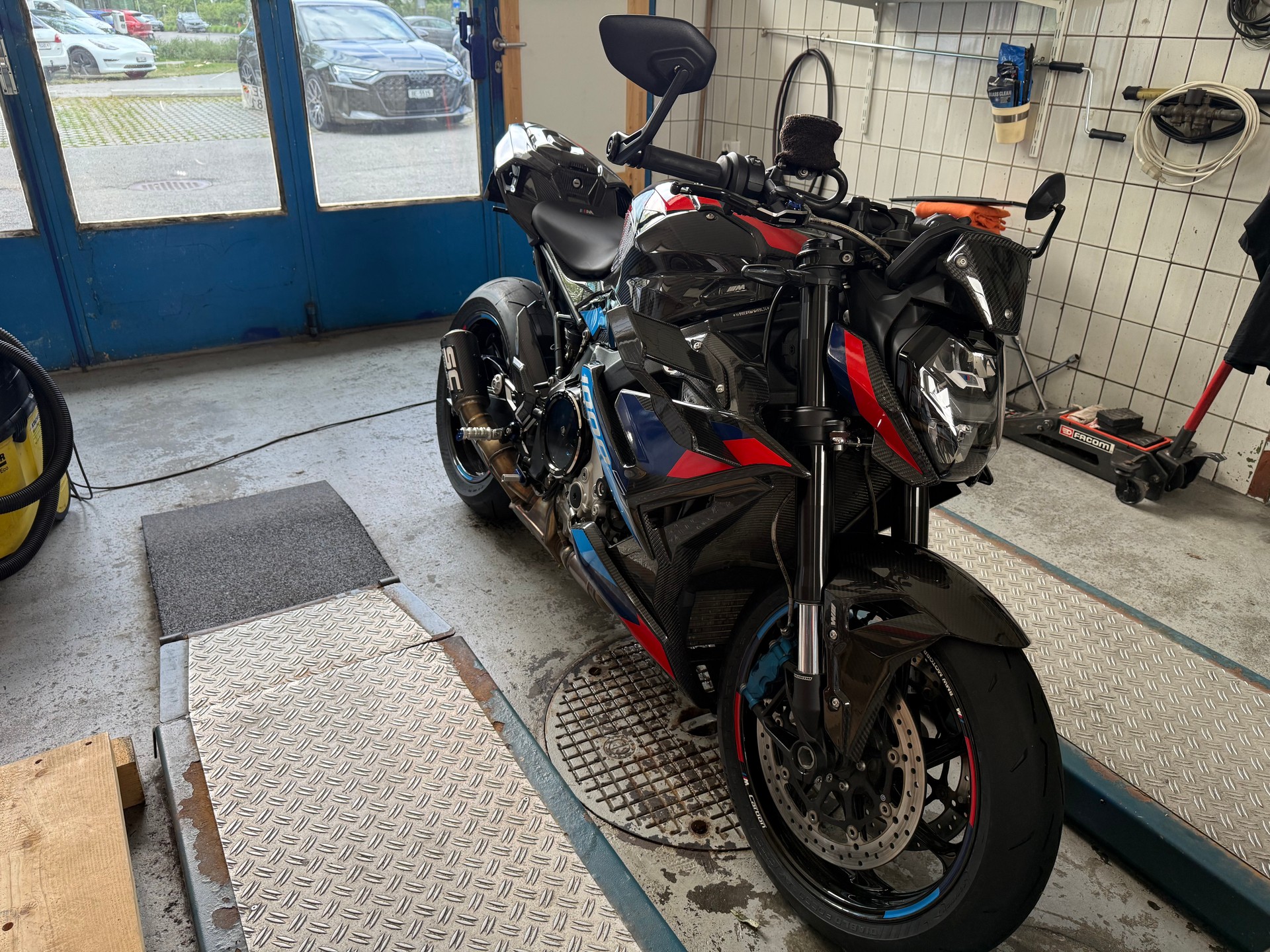 BMW M 1000 R Competition Full Carbon-image-2