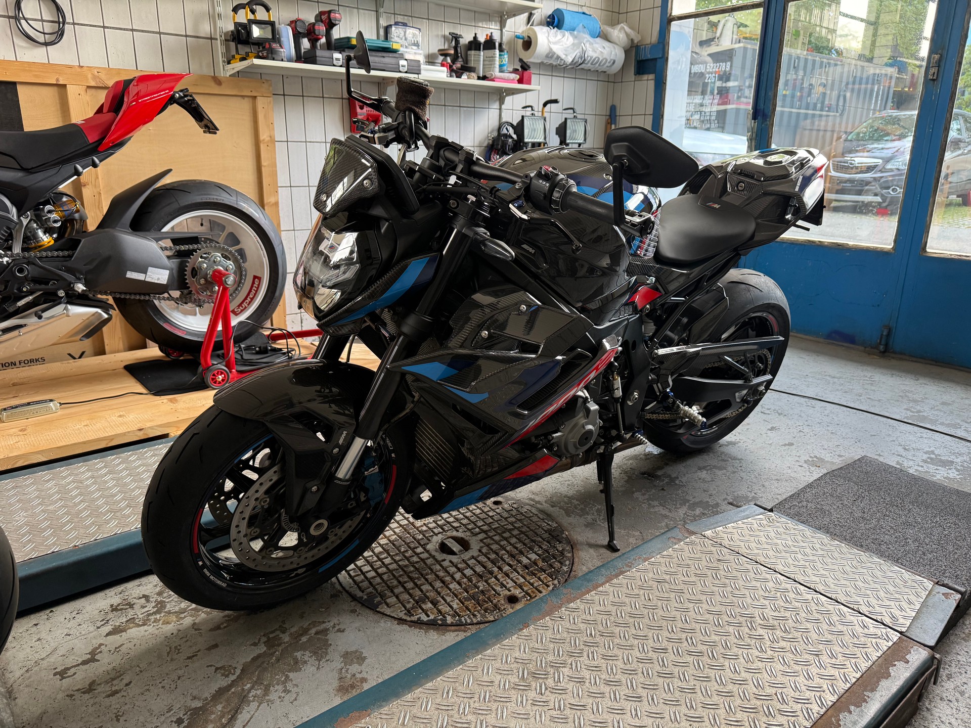 BMW M 1000 R Competition Full Carbon-image-3