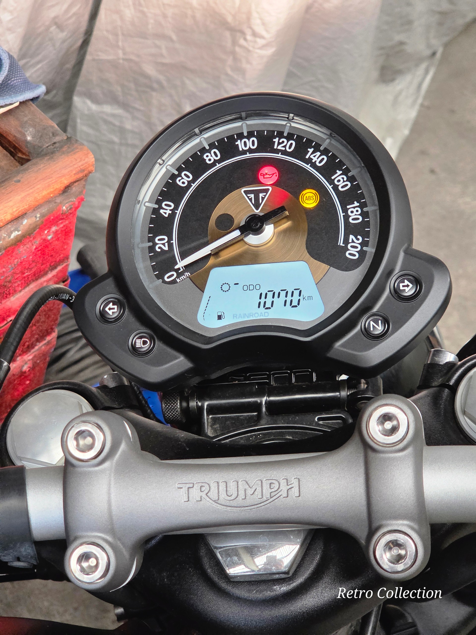TRIUMPH TRIUMPH Bonneville 1200 Bobber ABS - 1ère main - superbe configuration- carnet de services - 1'000 kilomètres ! à saisir !-image-10