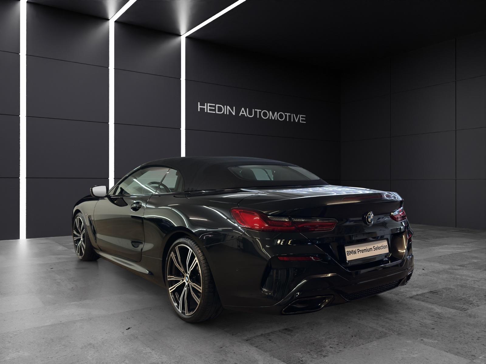 BMW M850i xDrive Cabriolet-showroom-element-2