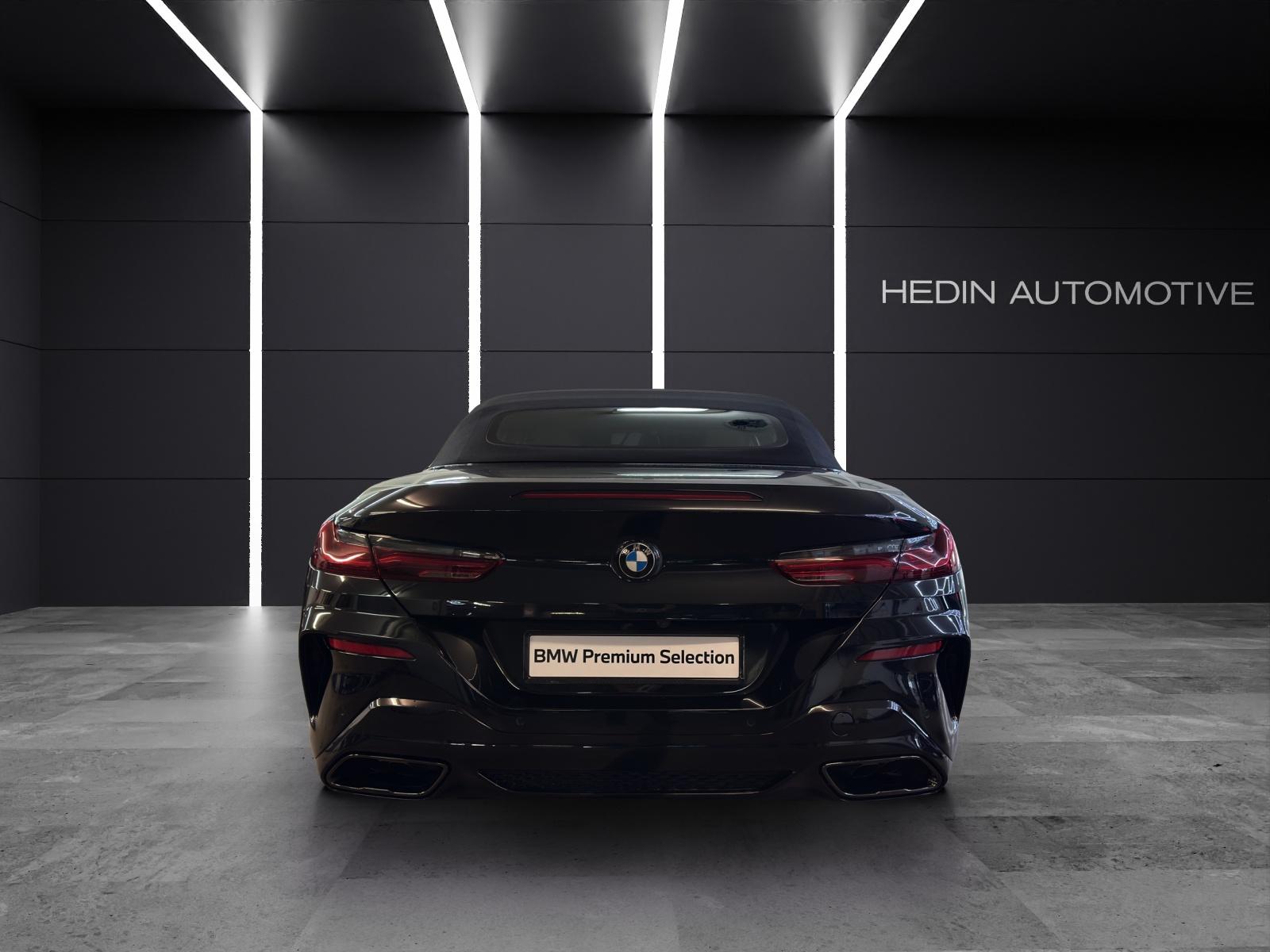 BMW M850i xDrive Cabriolet-showroom-element-3