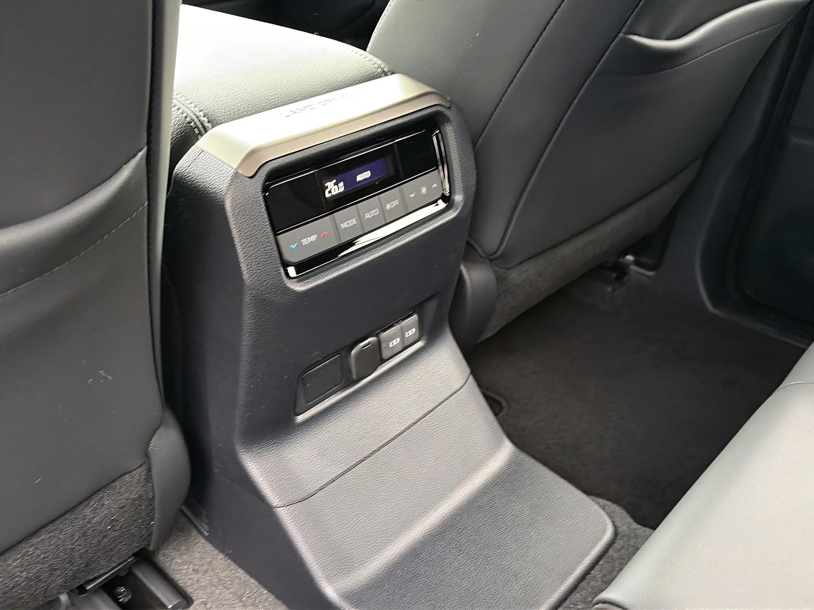TOYOTA Land Cruiser 2.8 D 48V Style-image-8