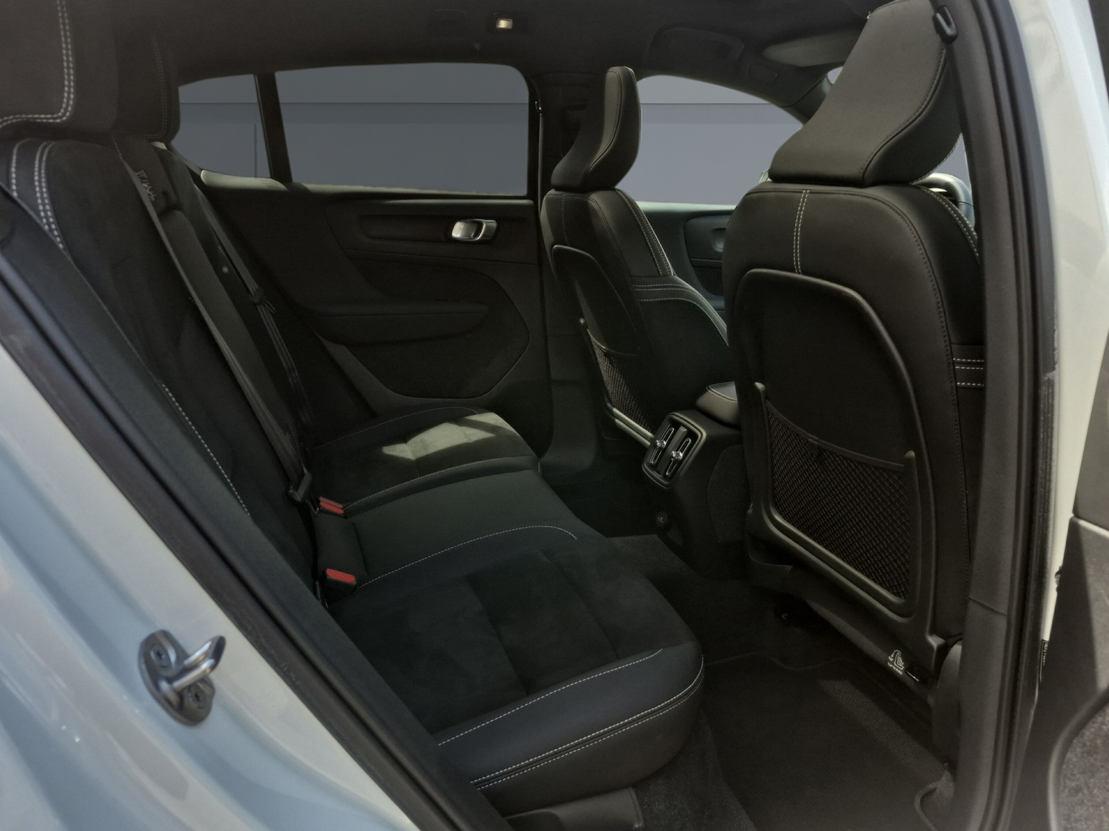 VOLVO C40 Recharge Twin Ultimate AWD-image-13