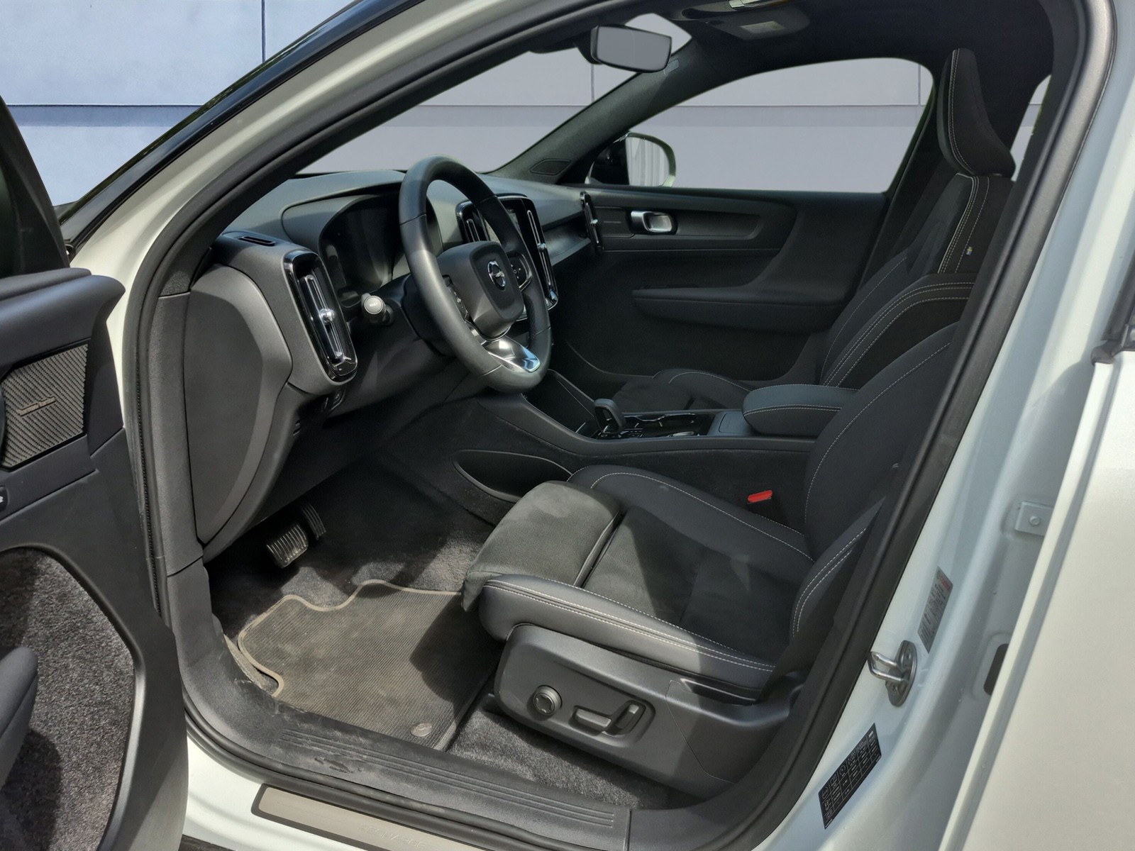 VOLVO C40 Recharge Twin Ultimate AWD-image-9