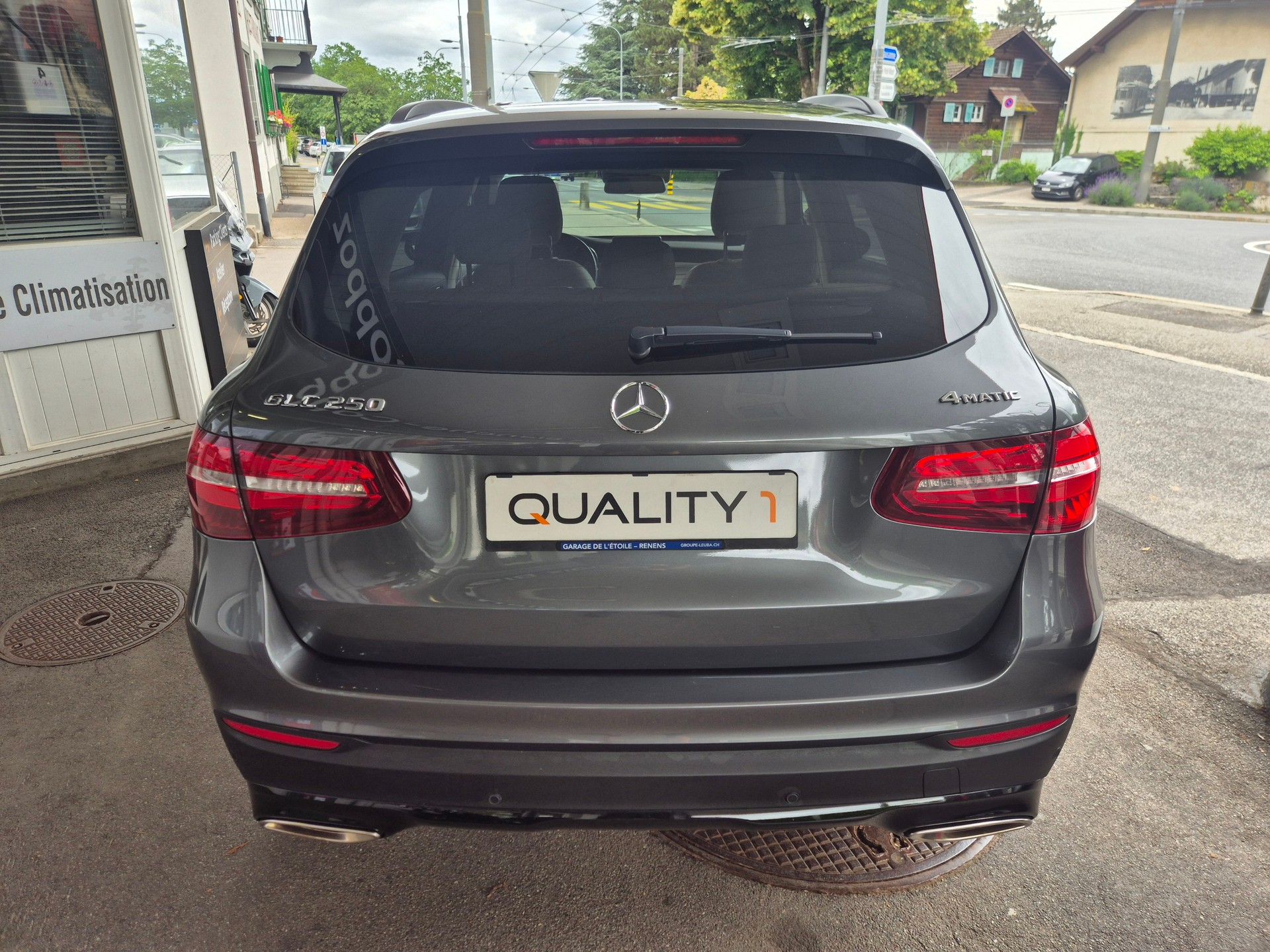 MERCEDES-BENZ GLC 250 AMG Line 4Matic 9G-Tronic-image-4