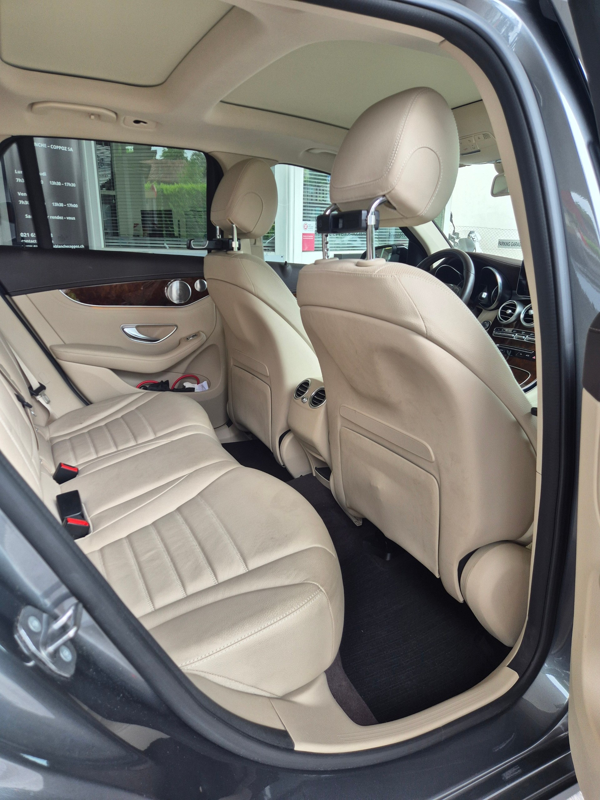 MERCEDES-BENZ GLC 250 AMG Line 4Matic 9G-Tronic-image-12