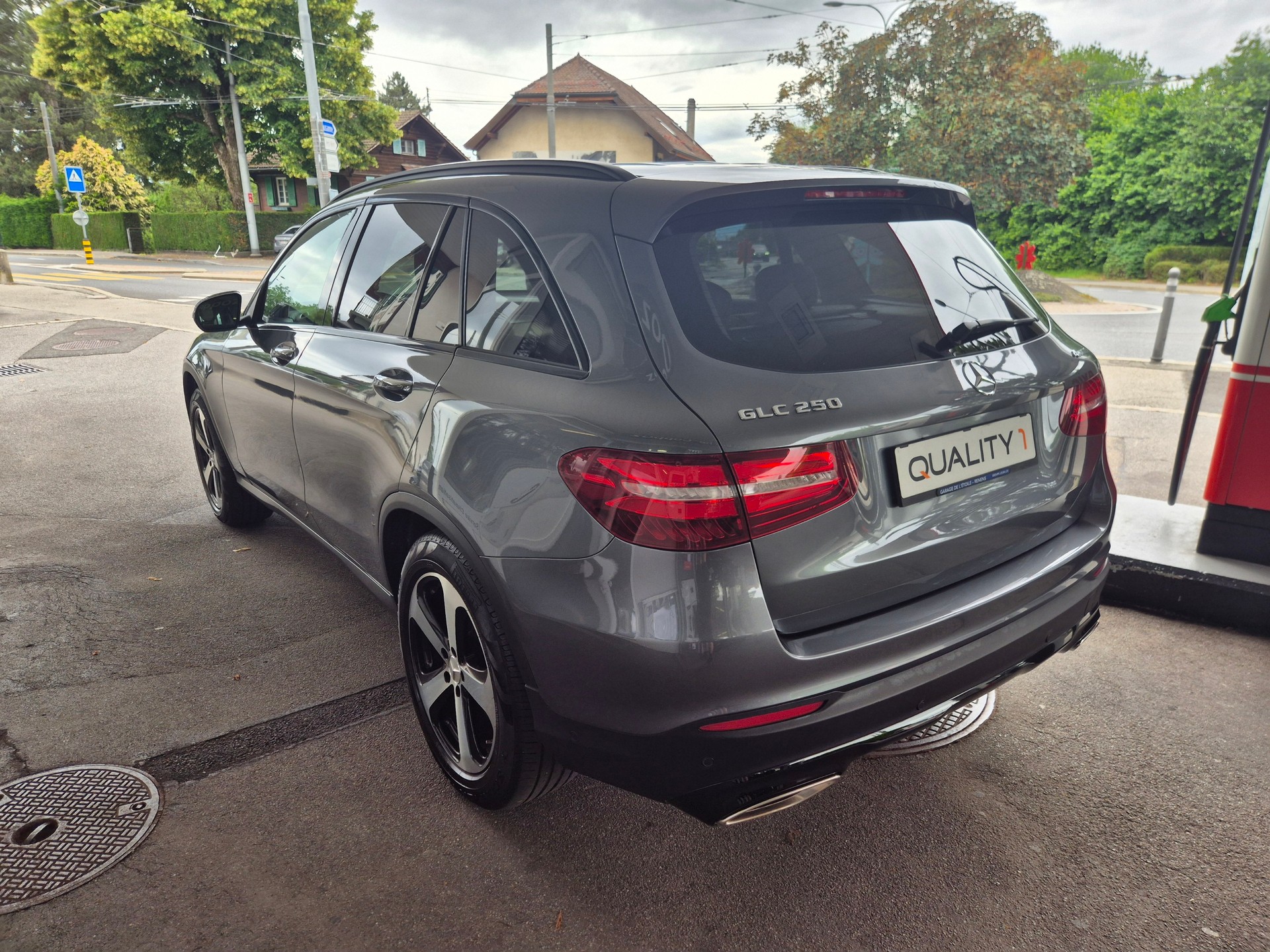 MERCEDES-BENZ GLC 250 AMG Line 4Matic 9G-Tronic-image-5