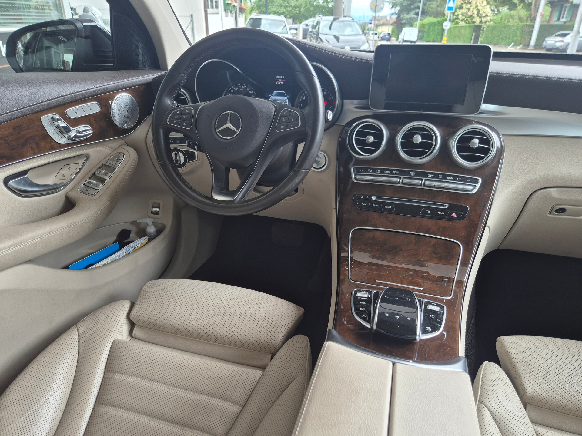 MERCEDES-BENZ GLC 250 AMG Line 4Matic 9G-Tronic-image-8