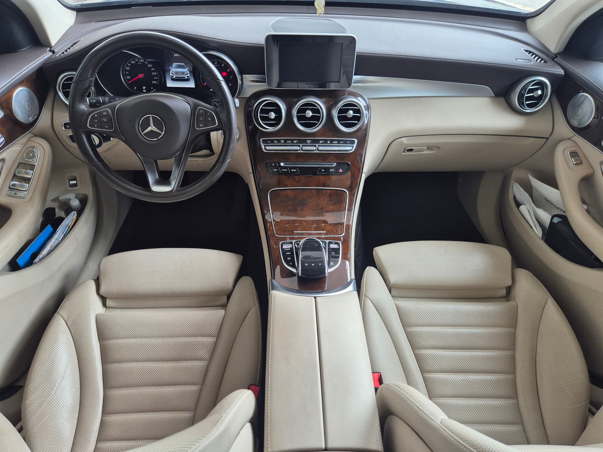 MERCEDES-BENZ GLC 250 AMG Line 4Matic 9G-Tronic-image-7