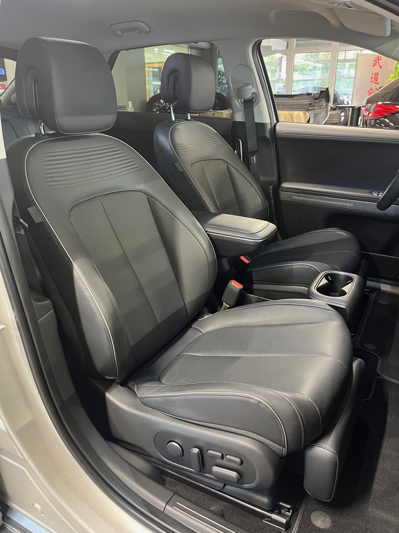 HYUNDAI Ioniq 5 72kWh First Edition 4WD-image-14