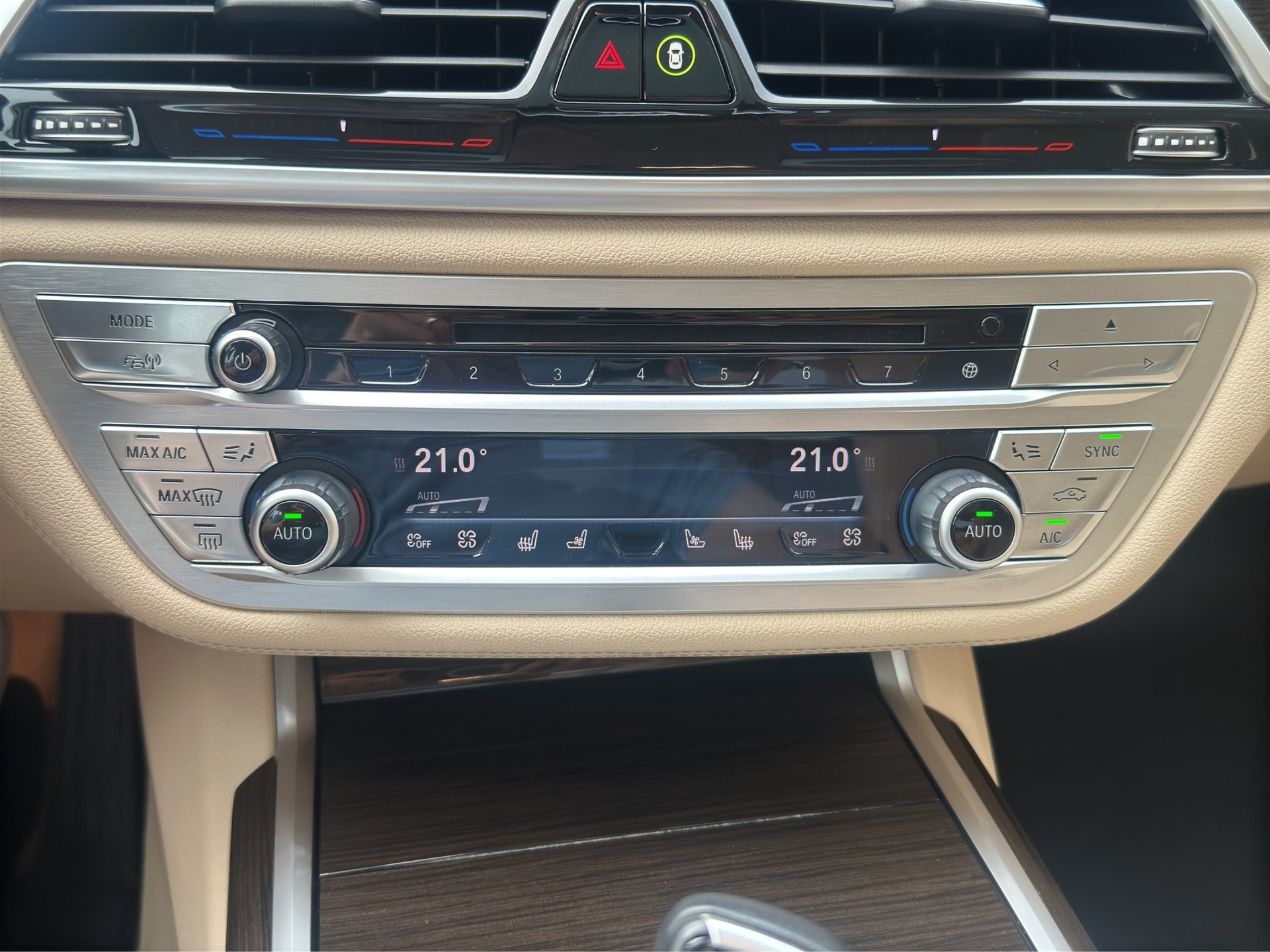 BMW 750i xDrive (CH) Swiss Premium / Neue Bremsen!-image-21