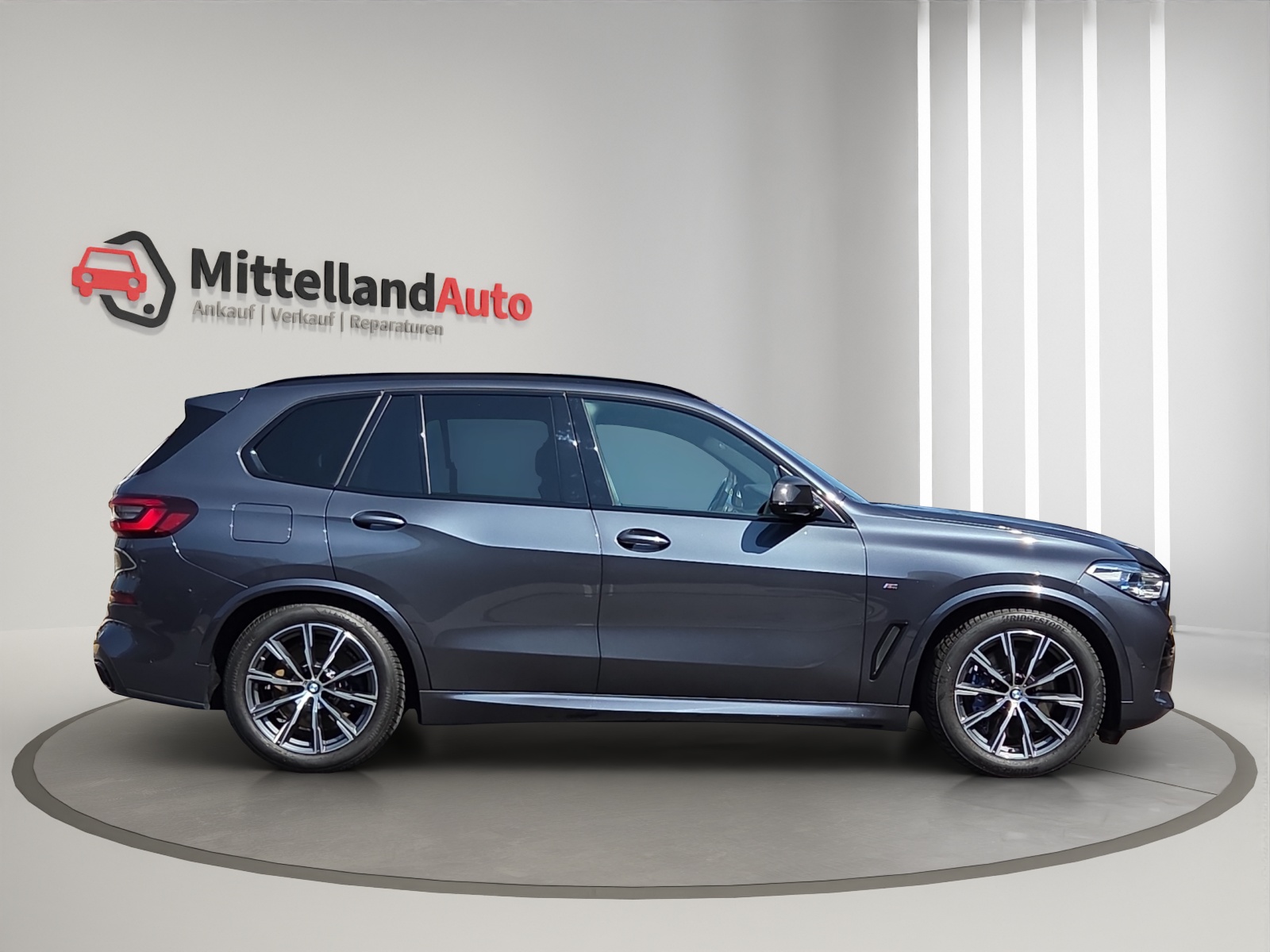 BMW X5 xDrive45e M Sport Steptronic-showroom-element-3