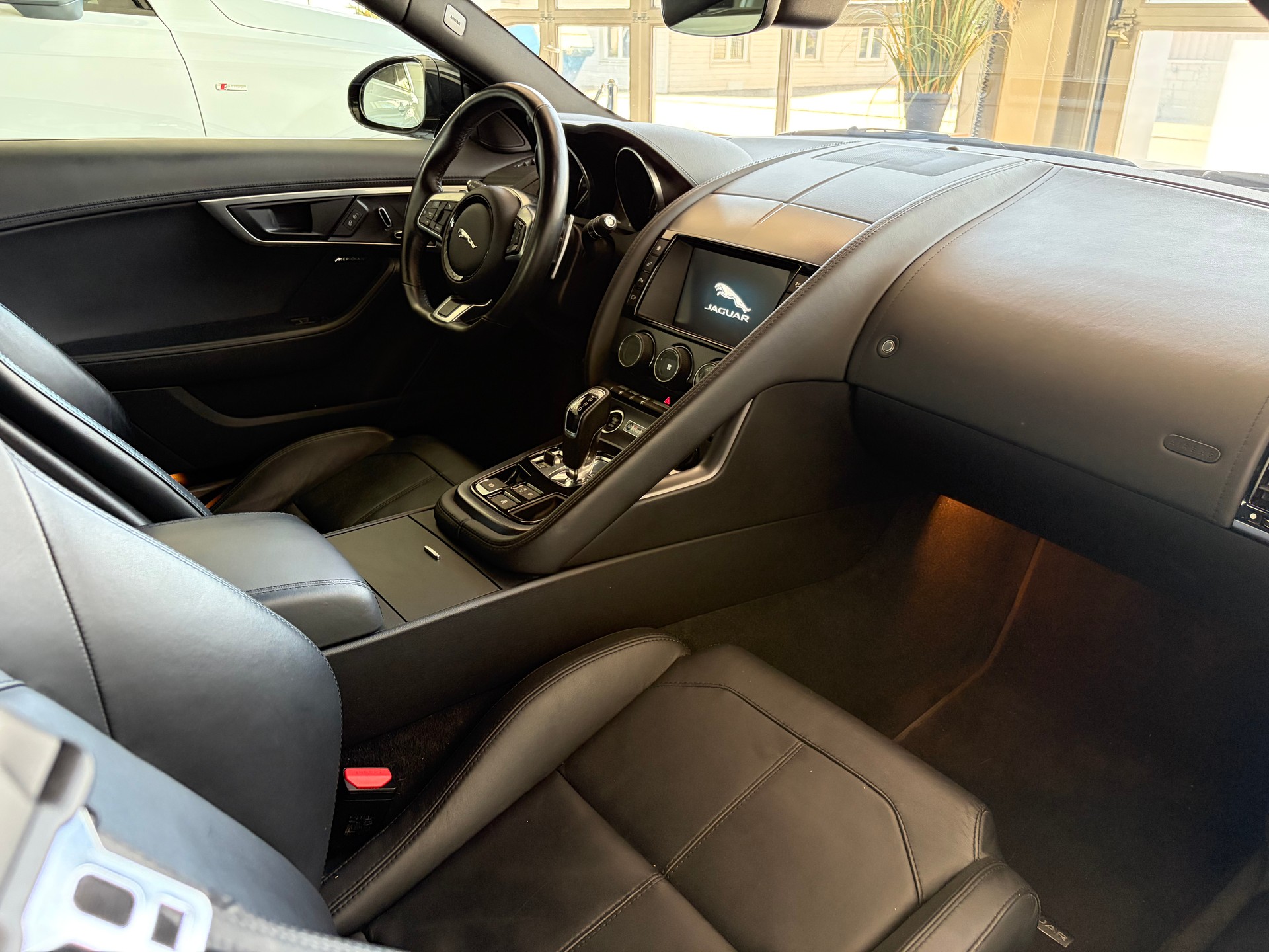 JAGUAR F-Type 2.0 I4 R-Dynamic Automatik-image-7