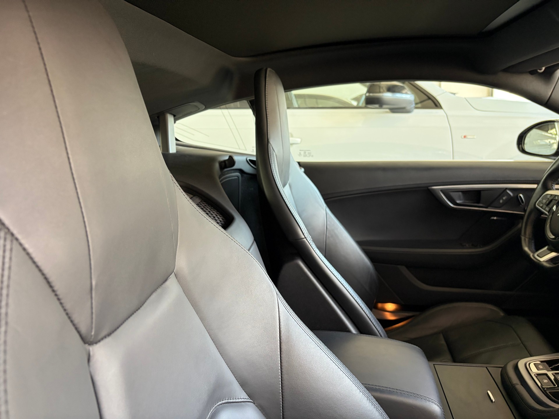 JAGUAR F-Type 2.0 I4 R-Dynamic Automatik-image-8