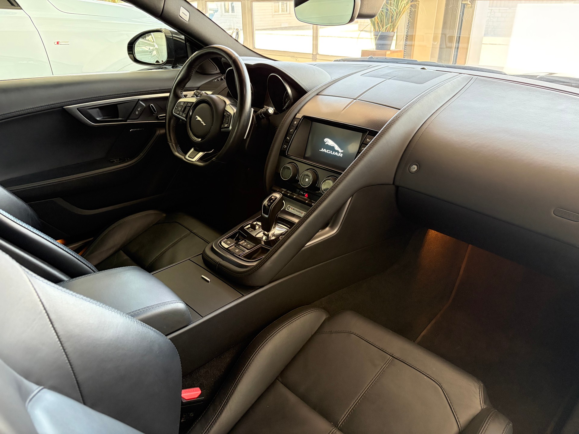 JAGUAR F-Type 2.0 I4 R-Dynamic Automatik-image-6
