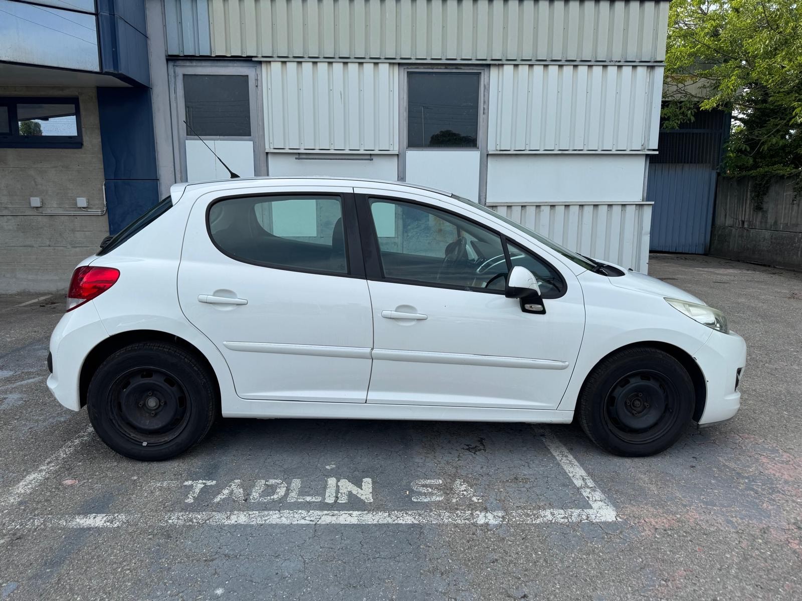 PEUGEOT 207 1.4 16V Active-showroom-element-2