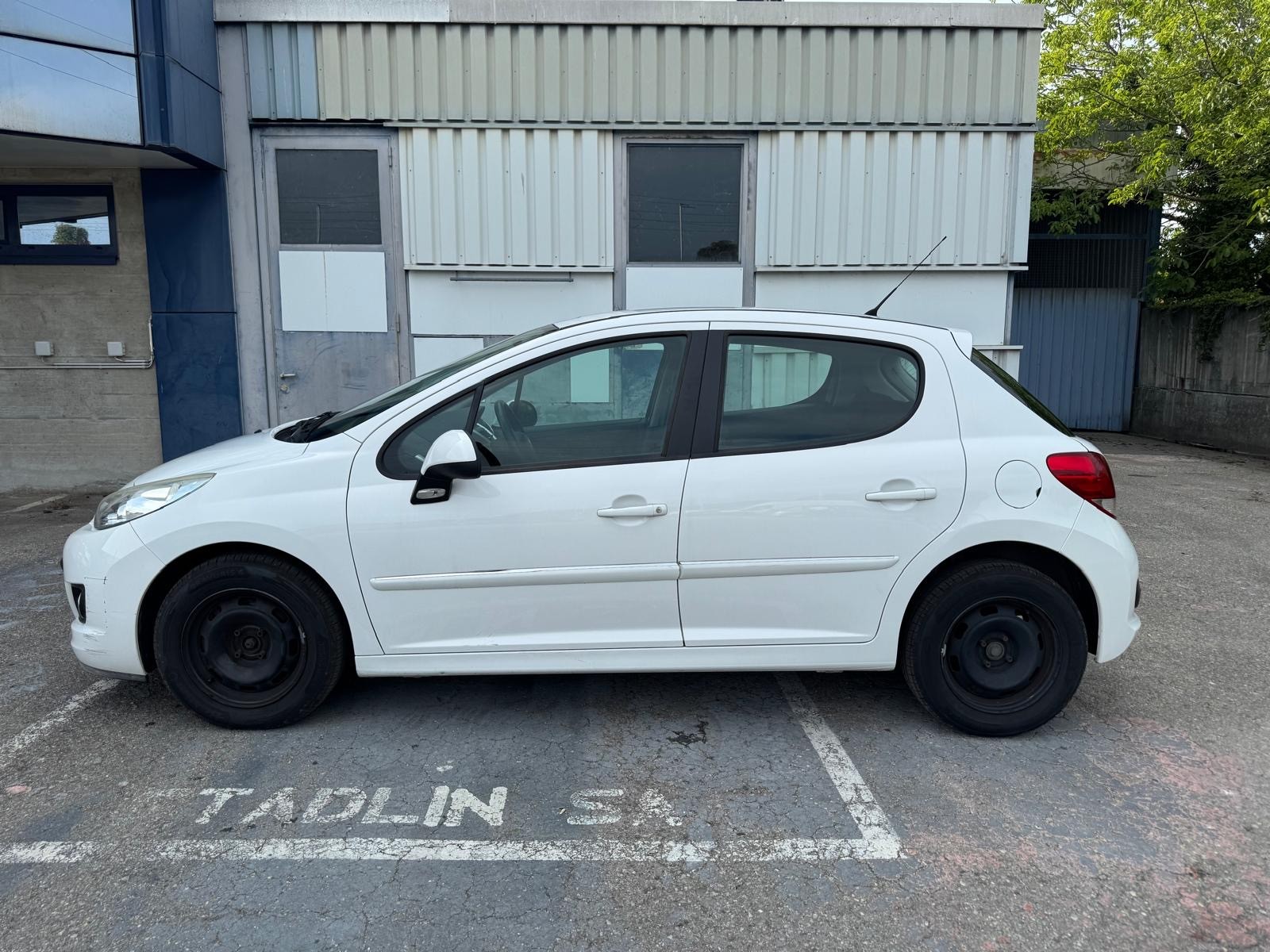 PEUGEOT 207 1.4 16V Active-showroom-element-1
