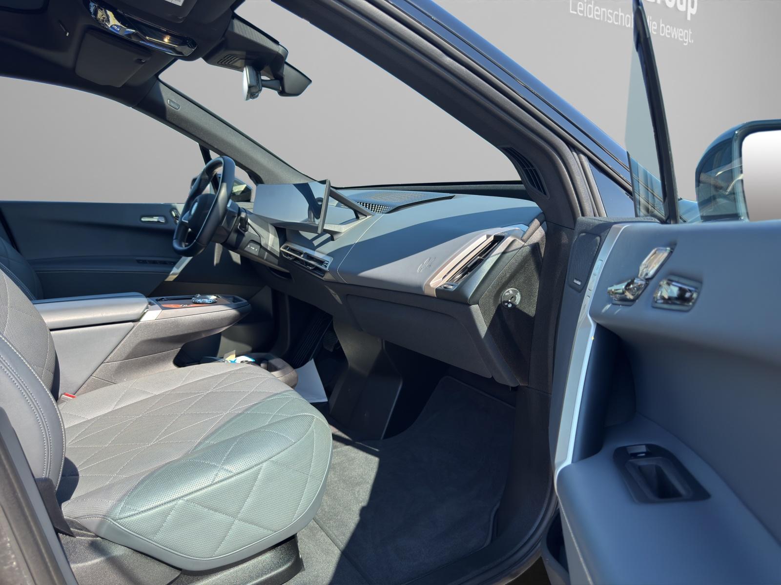 BMW iX xDrive50-image-23