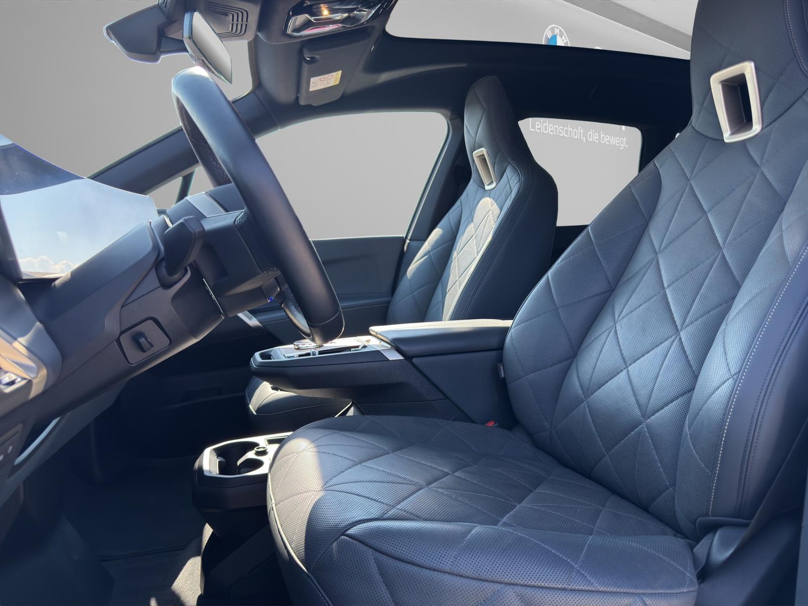 BMW iX xDrive50-image-6