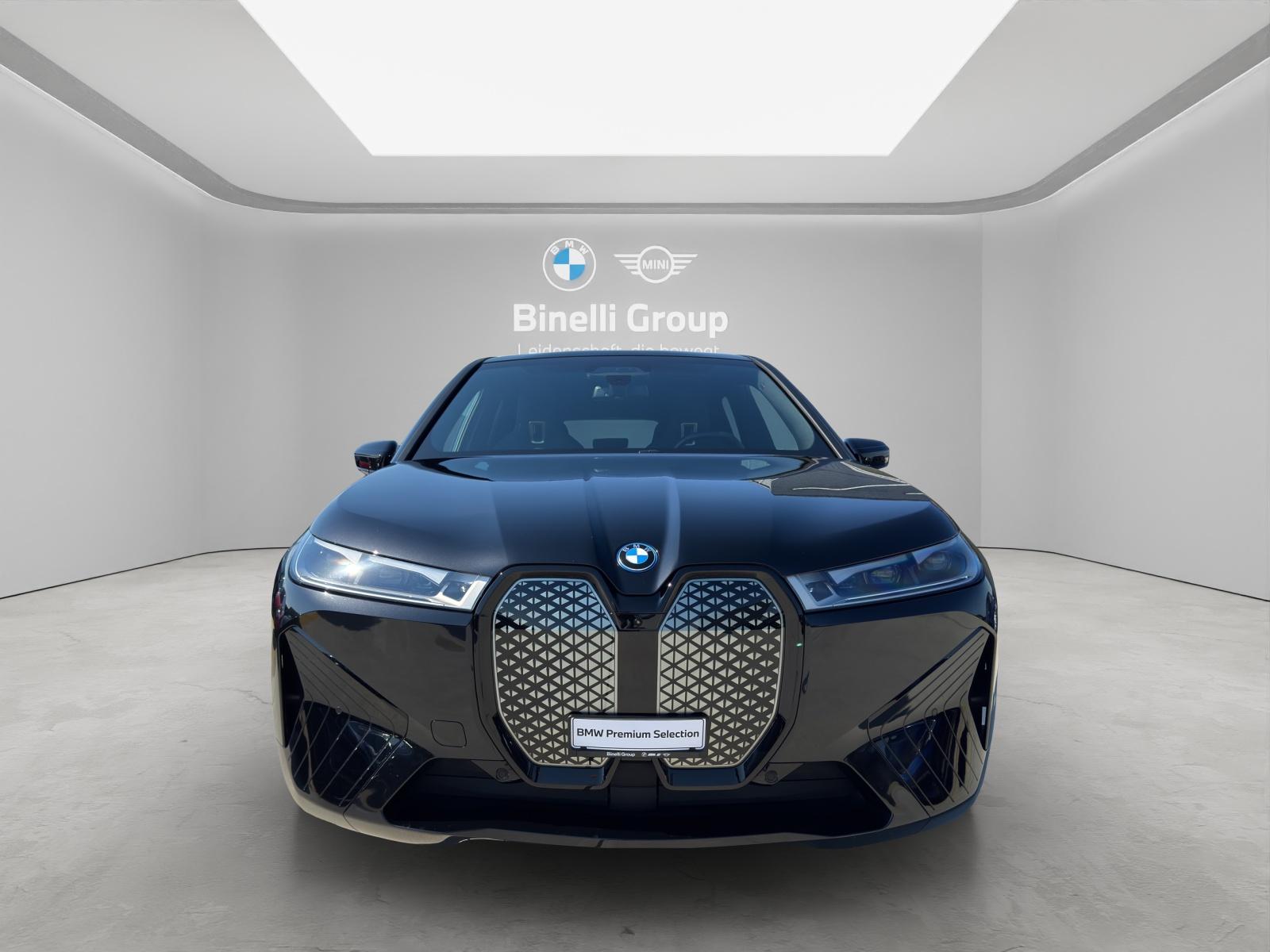 BMW iX xDrive50-showroom-element-2