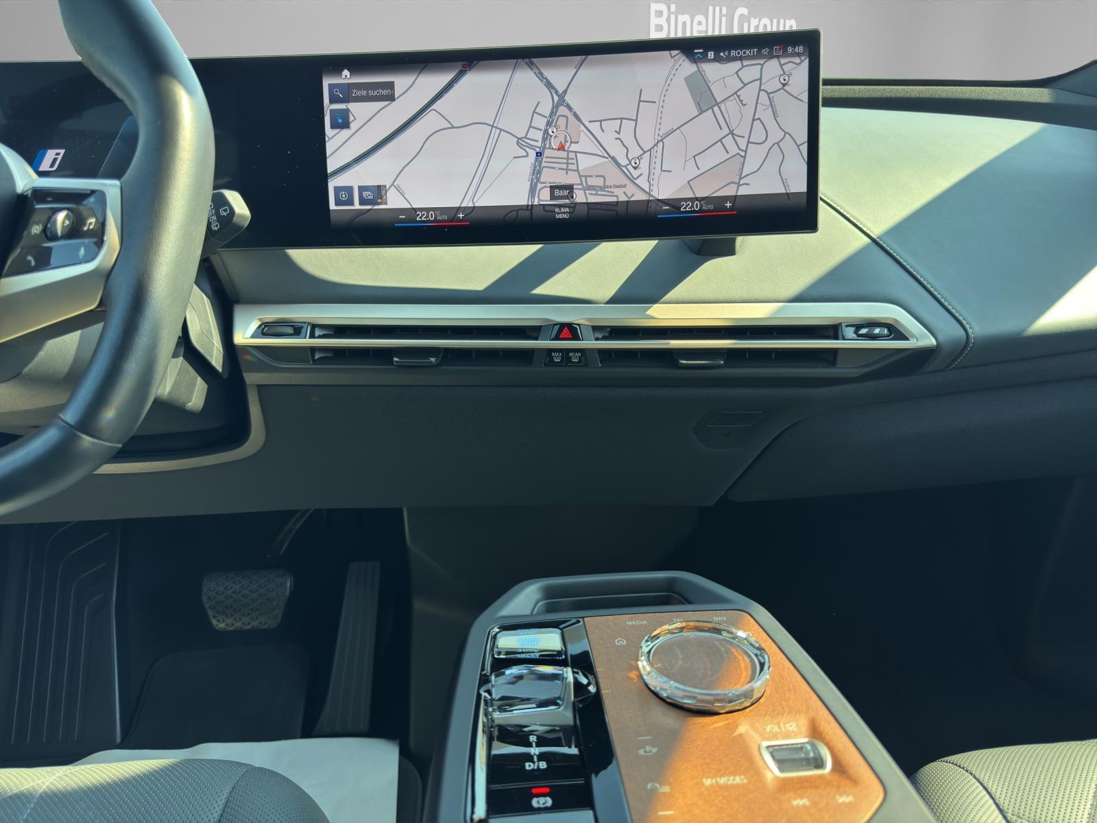 BMW iX xDrive50-image-12