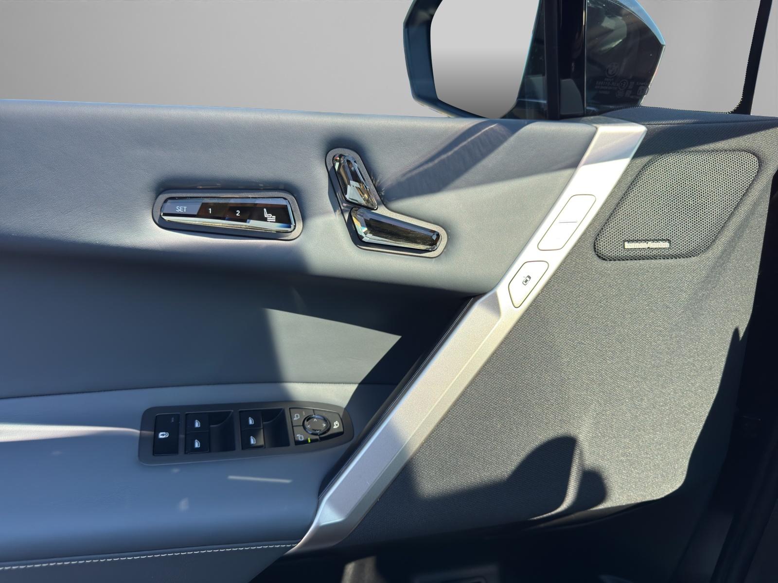 BMW iX xDrive50-image-8
