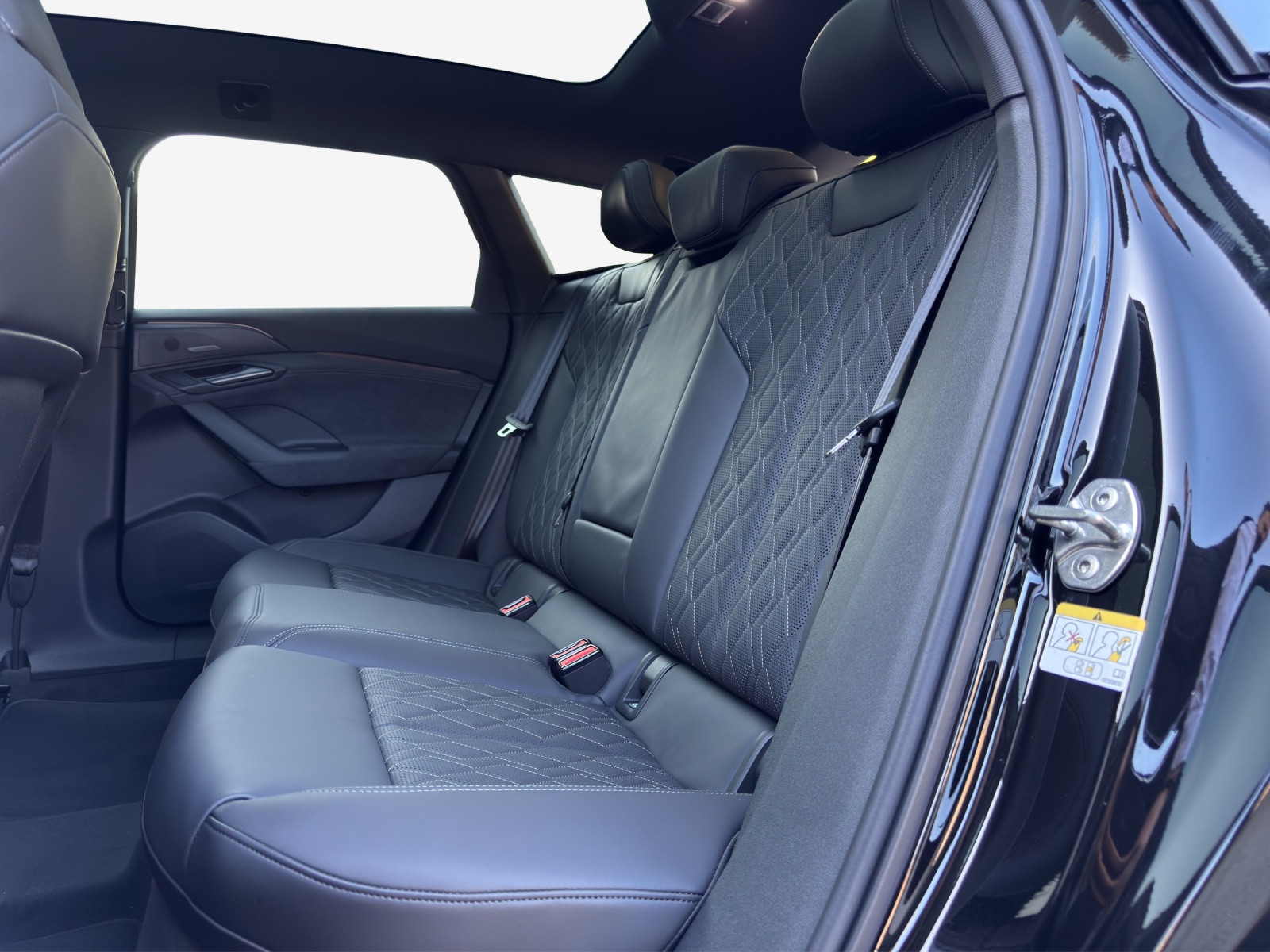 AUDI S6 Avant e-tron quattro-image-11