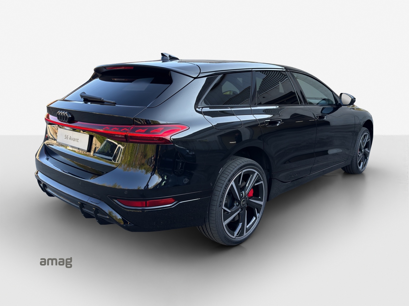 AUDI S6 Avant e-tron quattro-image-4