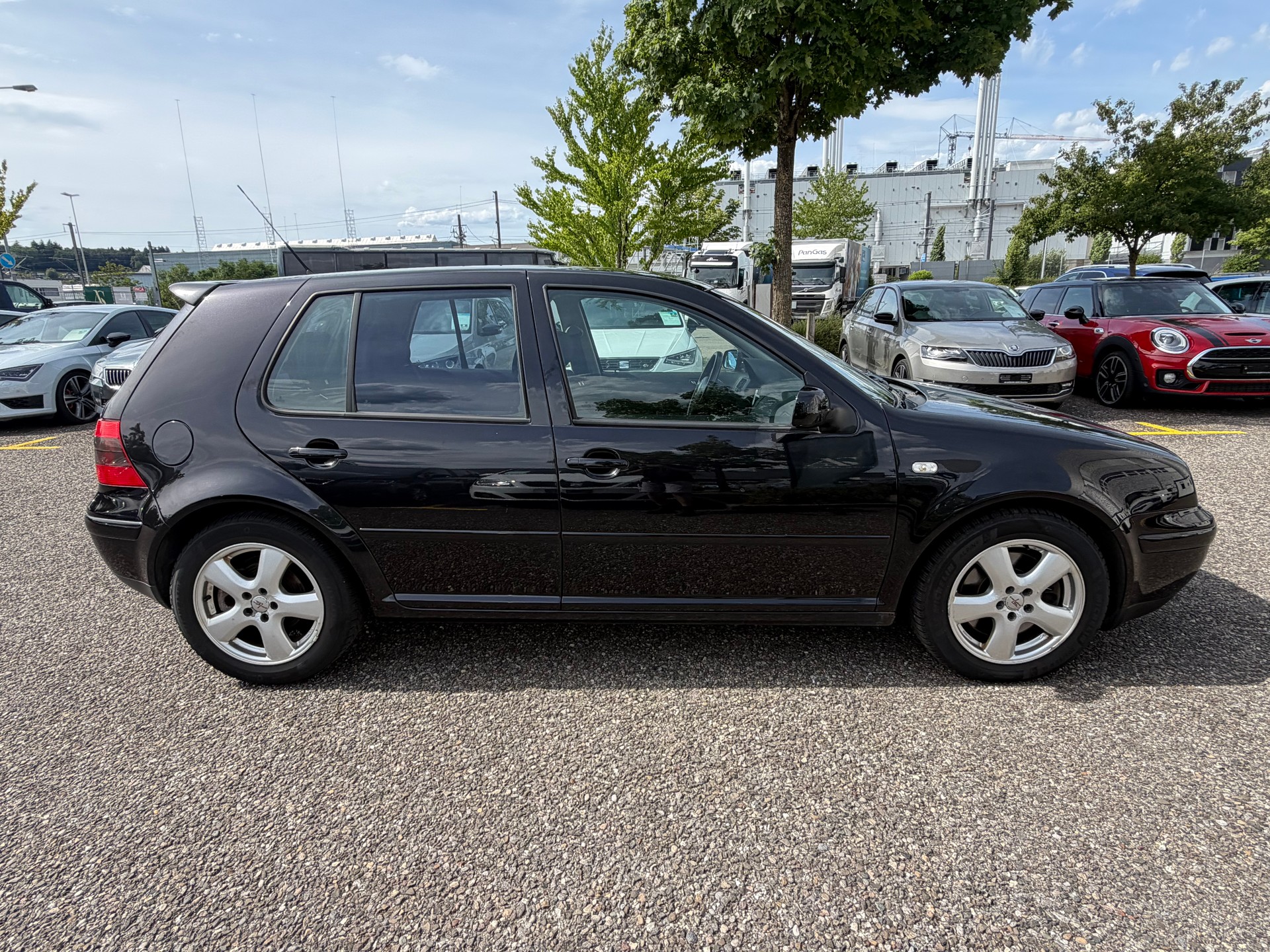 VW Golf 1.8 T GTI-showroom-element-3