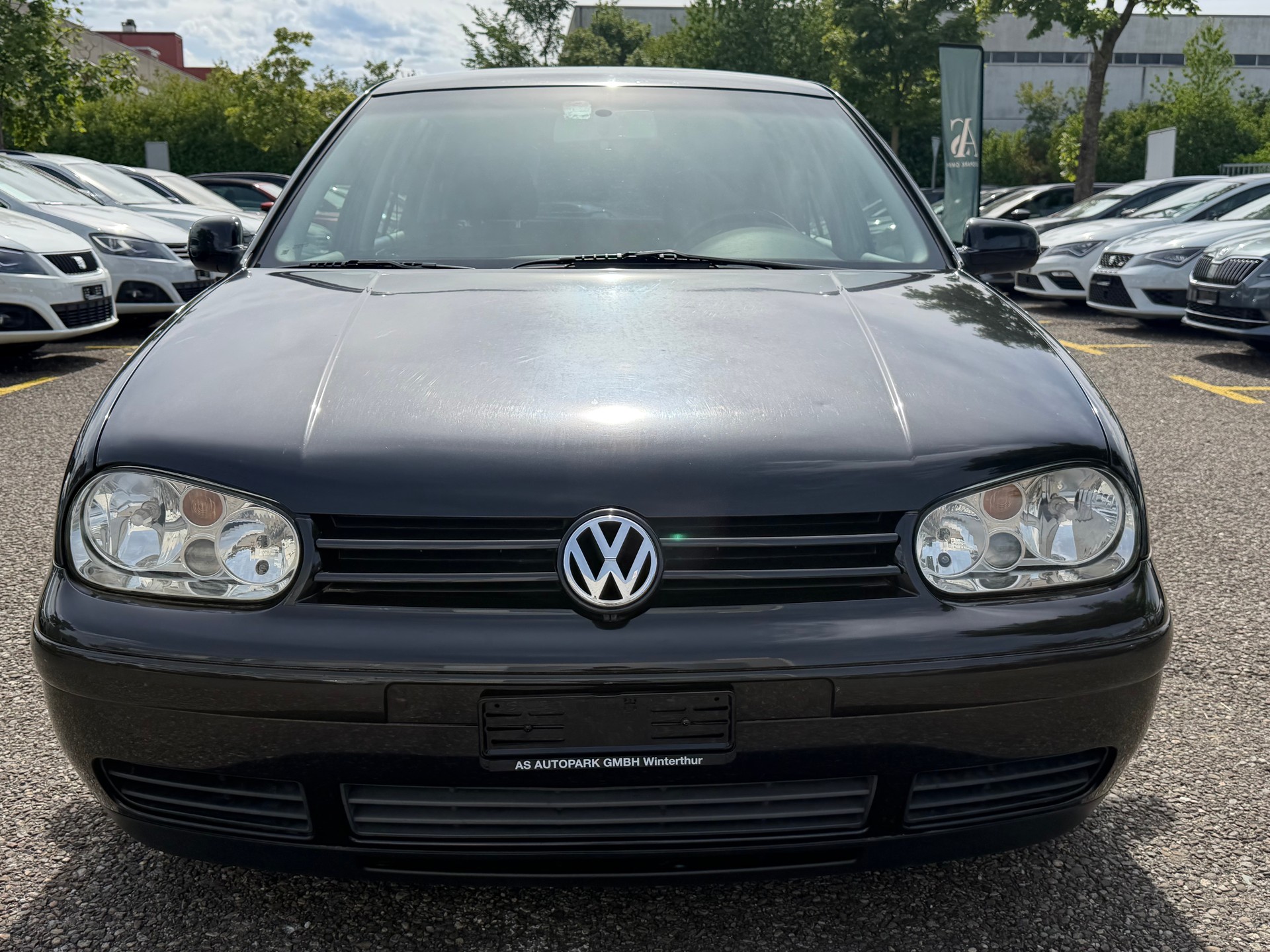 VW Golf 1.8 T GTI-showroom-element-1