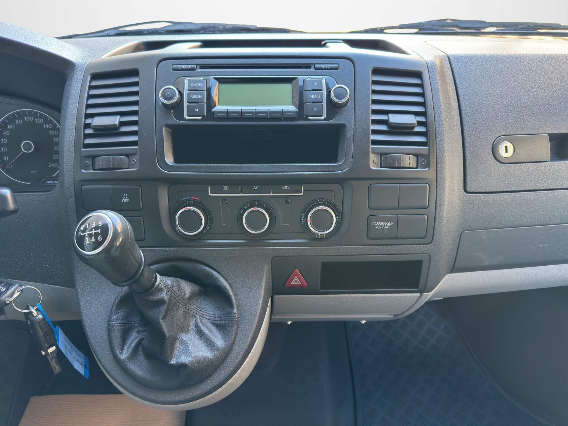 VW T5 2.0 TDI 4Motion-image-12